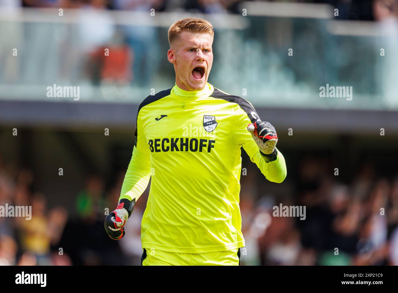 Philipp Schulze (SC Verl, #01) jubelt / jubeln nach Tor zum 1:1 durch Marcel Benger (SC Verl, #23), Torjubel, Jubel, Freude, Emotion GER, SC Verl v. SV Wehen Wiesbaden, Fussball, 3. Liga, 1. Spieltag, Spielzeit 2024/2025, 03.08.2024 le Règlement DFL interdit toute utilisation de photographes comme séquences d'images et/ou quasi-vidéo. Foto : Eibner-Pressefoto / Jan Strohdiek Banque D'Images