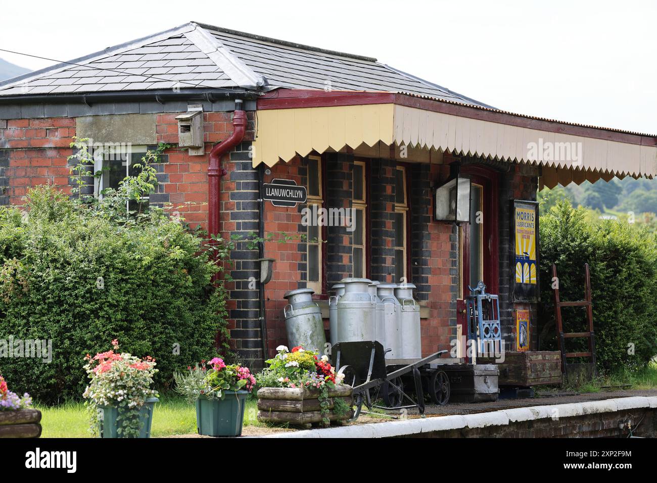 La gare de Llanuwchllyn, à l'origine une gare du Great Western Railway, jouxte le lac Bala, au nord du pays de Galles, en juillet 2024 Banque D'Images