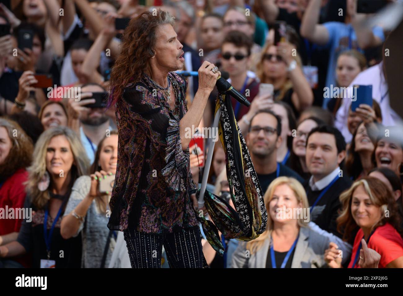 Steven Tyler d'Aerosmith lors de leur performance au Today Show de NBC au Rockefeller Plaza le 15 août 2018 à New York. Banque D'Images