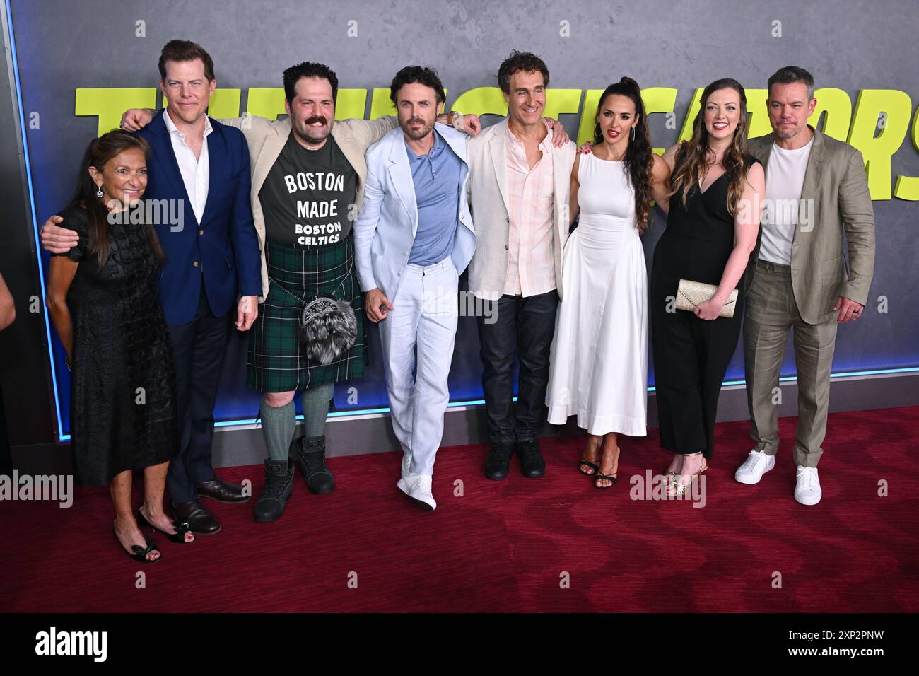 Celia D. Costas, Kevin J. Walsh, Chuck MacLean, Casey Affleck, Doug Liman, Luciana Damon, Alison Winter et Matt Damon Banque D'Images