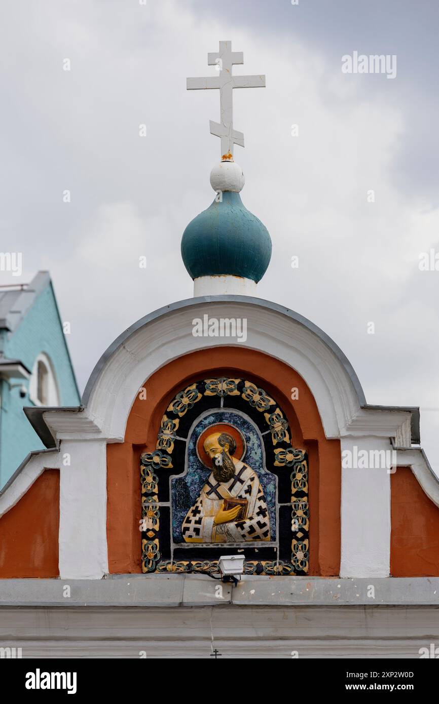 Détail en céramique de l'église de Grégoire Thaumaturgus (Grégoire le Miracle-ouvrier ou Grégoire de Néocaesarea) à Moscou, Russie Banque D'Images