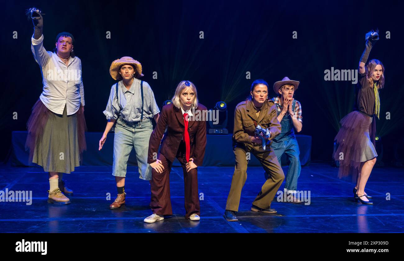 Edinburgh, Écosse, Royaume-Uni, 03 août 2024, Edinburgh Festival Fringe : The Pleasance lance ses spectacles pour le 2024 Fringe, son 40e anniversaire. Sur la photo : les acteurs de The Humorous Fringe montrent la guerre de l'UEM. Crédit : Sally Anderson/Alamy Live News Banque D'Images