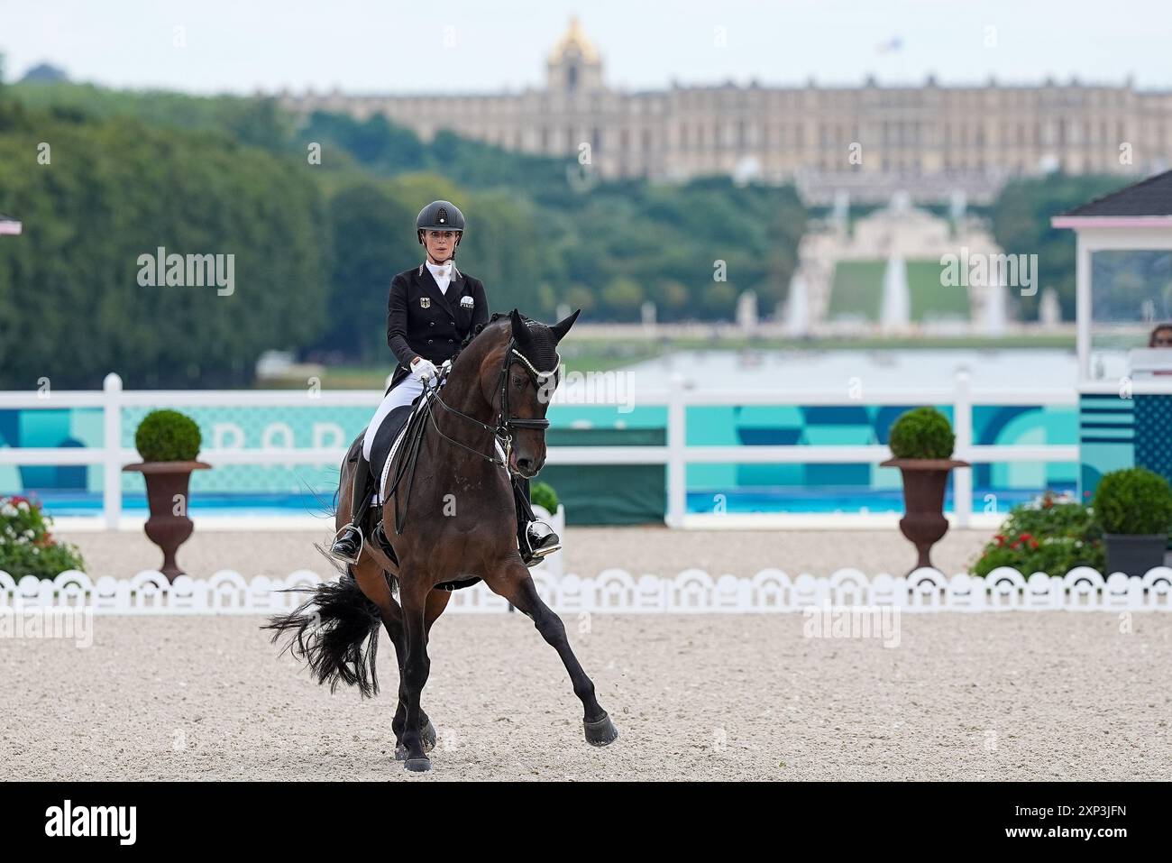 Versailles, France. 03 août 2024. VERSAILLES, FRANCE - 3 AOÛT : Jessica von Bredow - Werndl d'Allemagne en compétition dans l'équipe d'Eventing dressage lors du jour 8 des Jeux équestres - Olympiques Paris 2024 au Château de Versailles le 3 août 2024 à Versailles, France. (Photo par Andre Weening/Orange Pictures) crédit : Orange pics BV/Alamy Live News Banque D'Images