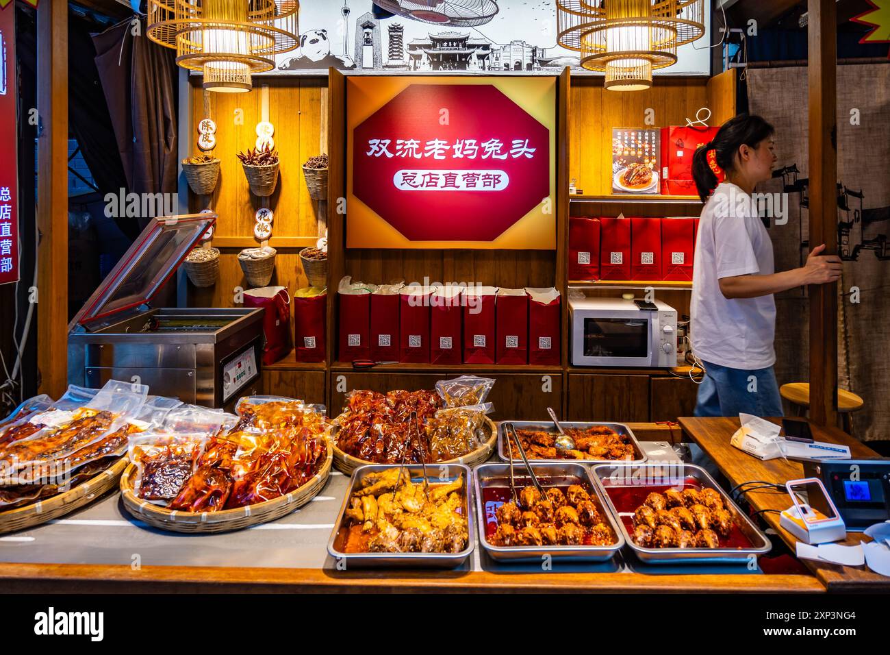 Spécialités locales vendues au magasin dans une rue historique. Chengdu, Sichuan, Chine. Banque D'Images