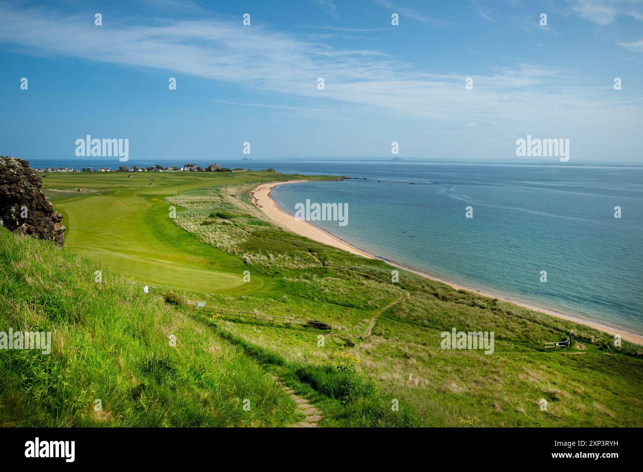 Vue sur la magnifique baie ouest préservée à elie et Earlsferry Fife East scotland avec vue sur le parcours de golf d'Elie Banque D'Images