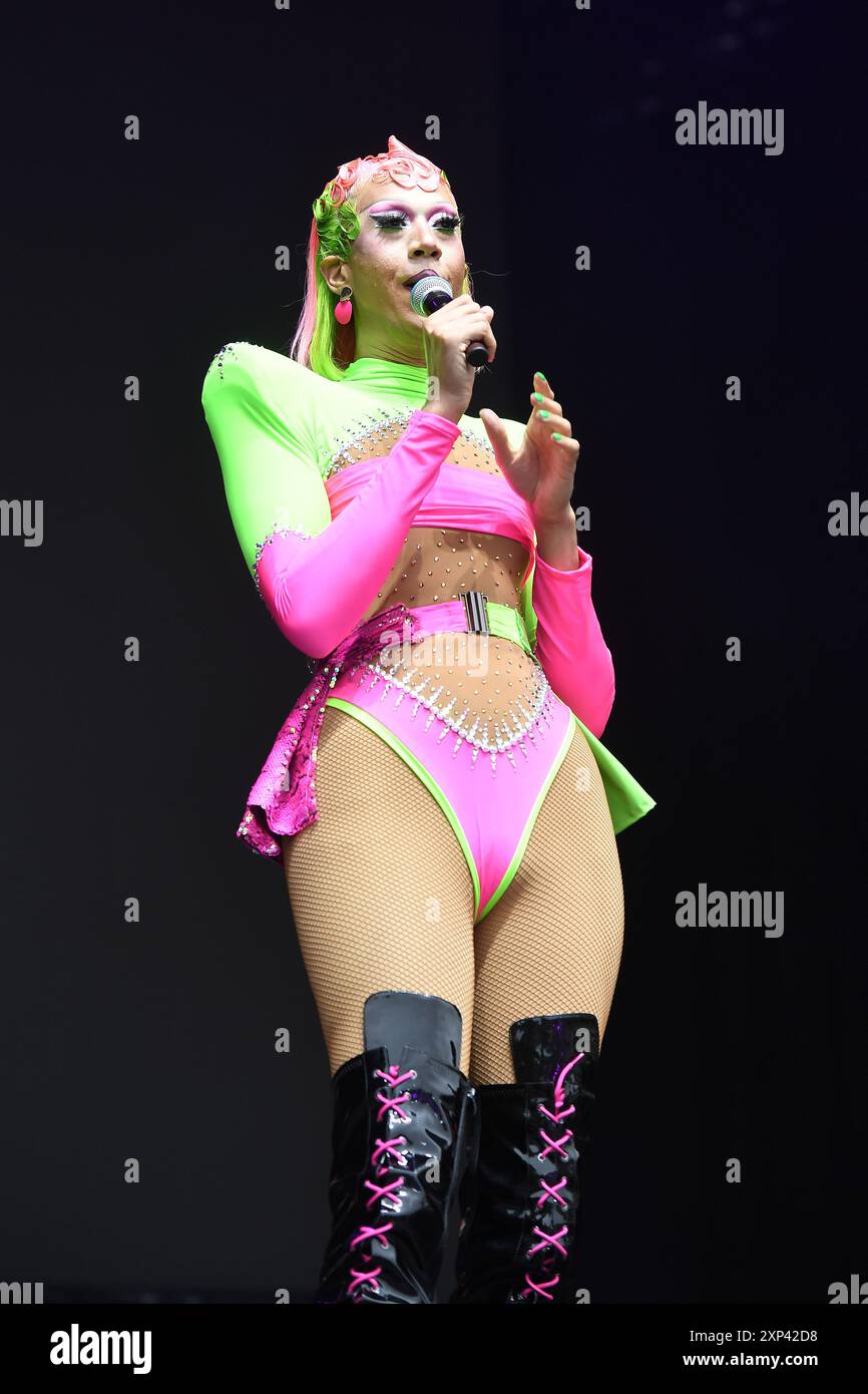ROYAUME-UNI. 03 août 2024. BRIGHTON, ANGLETERRE - 03 AOÛT : TIA Kofi se produit à Brighton et Hove Pride, Preston Park le 03 août 2024 à Brighton, Angleterre. CAP/Mar © Mar/Capital Pictures crédit : Capital Pictures/Alamy Live News Banque D'Images