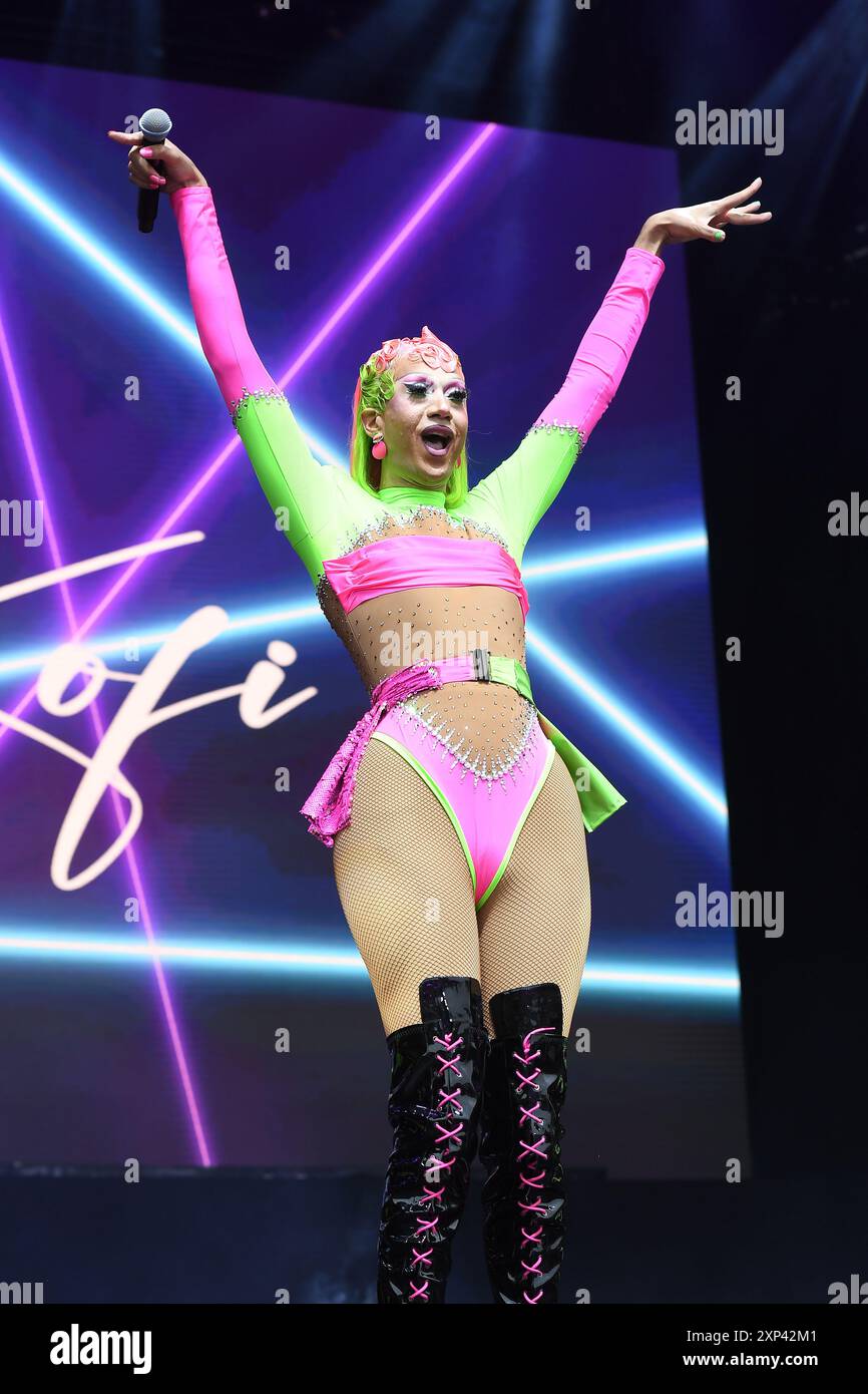 ROYAUME-UNI. 03 août 2024. BRIGHTON, ANGLETERRE - 03 AOÛT : TIA Kofi se produit à Brighton et Hove Pride, Preston Park le 03 août 2024 à Brighton, Angleterre. CAP/Mar © Mar/Capital Pictures crédit : Capital Pictures/Alamy Live News Banque D'Images
