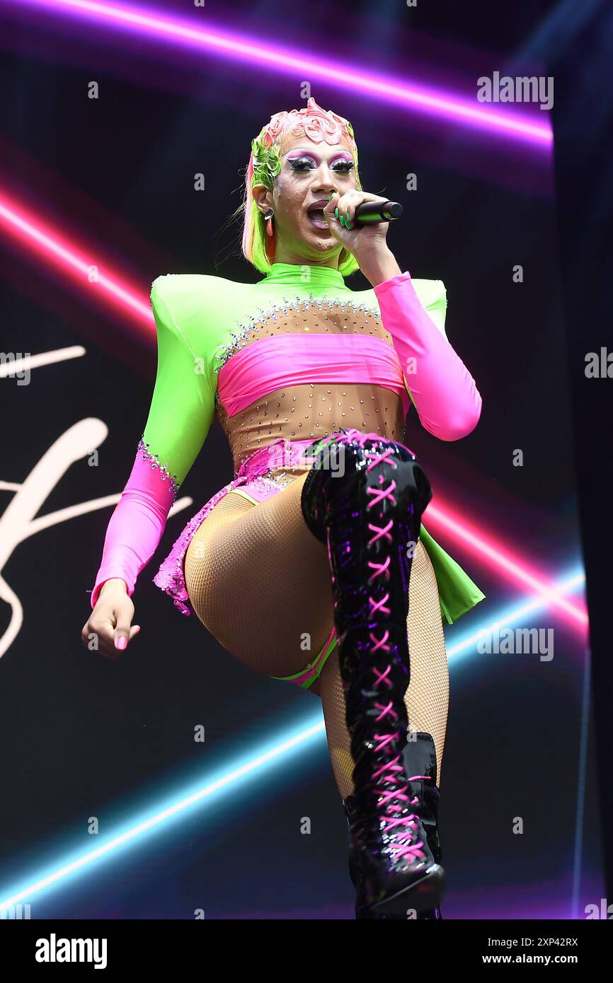 ROYAUME-UNI. 03 août 2024. BRIGHTON, ANGLETERRE - 03 AOÛT : TIA Kofi se produit à Brighton et Hove Pride, Preston Park le 03 août 2024 à Brighton, Angleterre. CAP/Mar © Mar/Capital Pictures crédit : Capital Pictures/Alamy Live News Banque D'Images