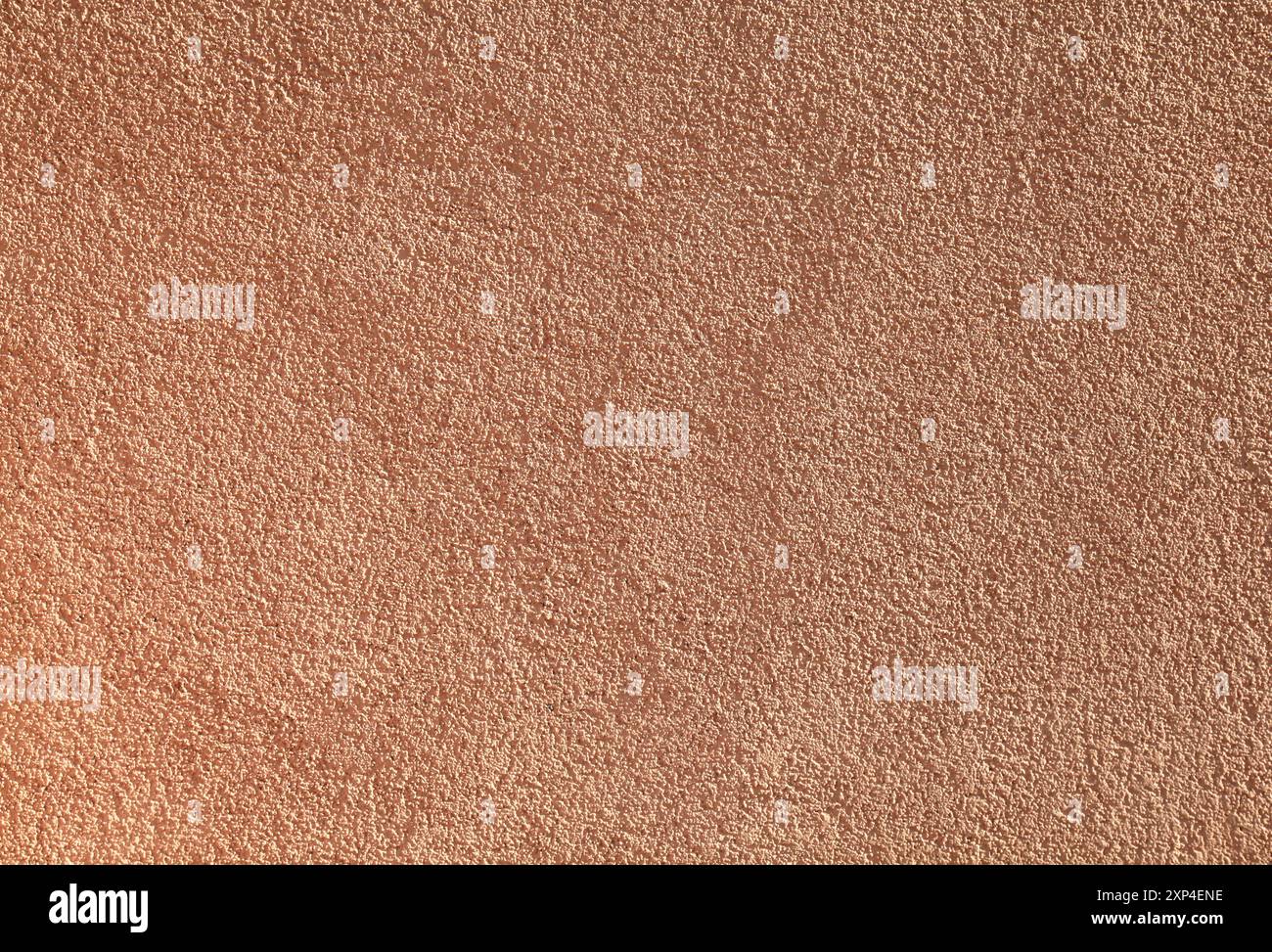 Mur orange ou terre cuite, texture, fond. Décor de revêtement texturé orange contrasté. Plâtre structurel, surface rugueuse et inégale Banque D'Images