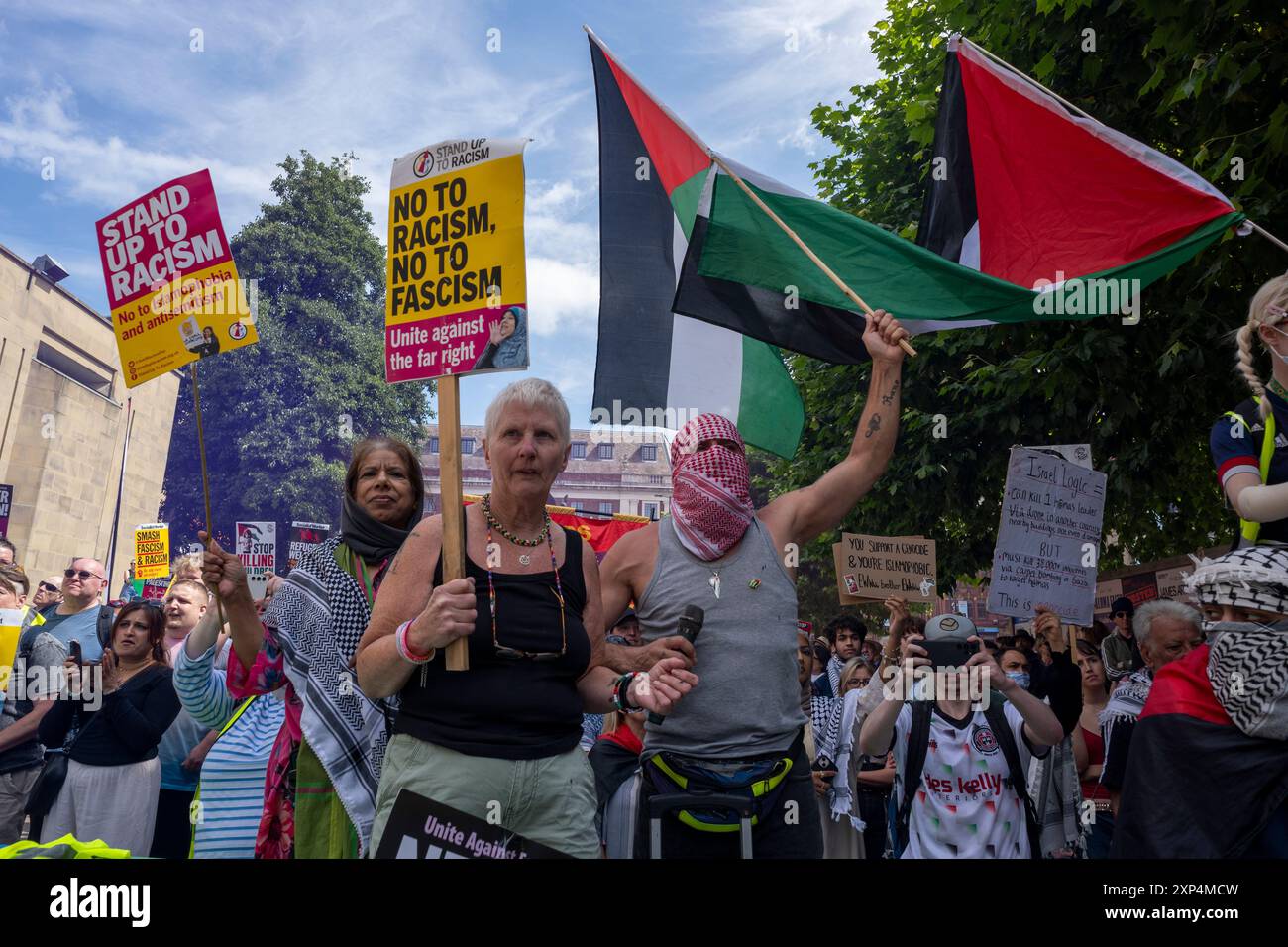 CRÉDIT OBLIGATOIRE © Garry Clarkson / BMT anti Immigration & Pro Palestine Demo Leeds 3 août 2024. Après les attaques de Southport / Tommy Robinson Banque D'Images