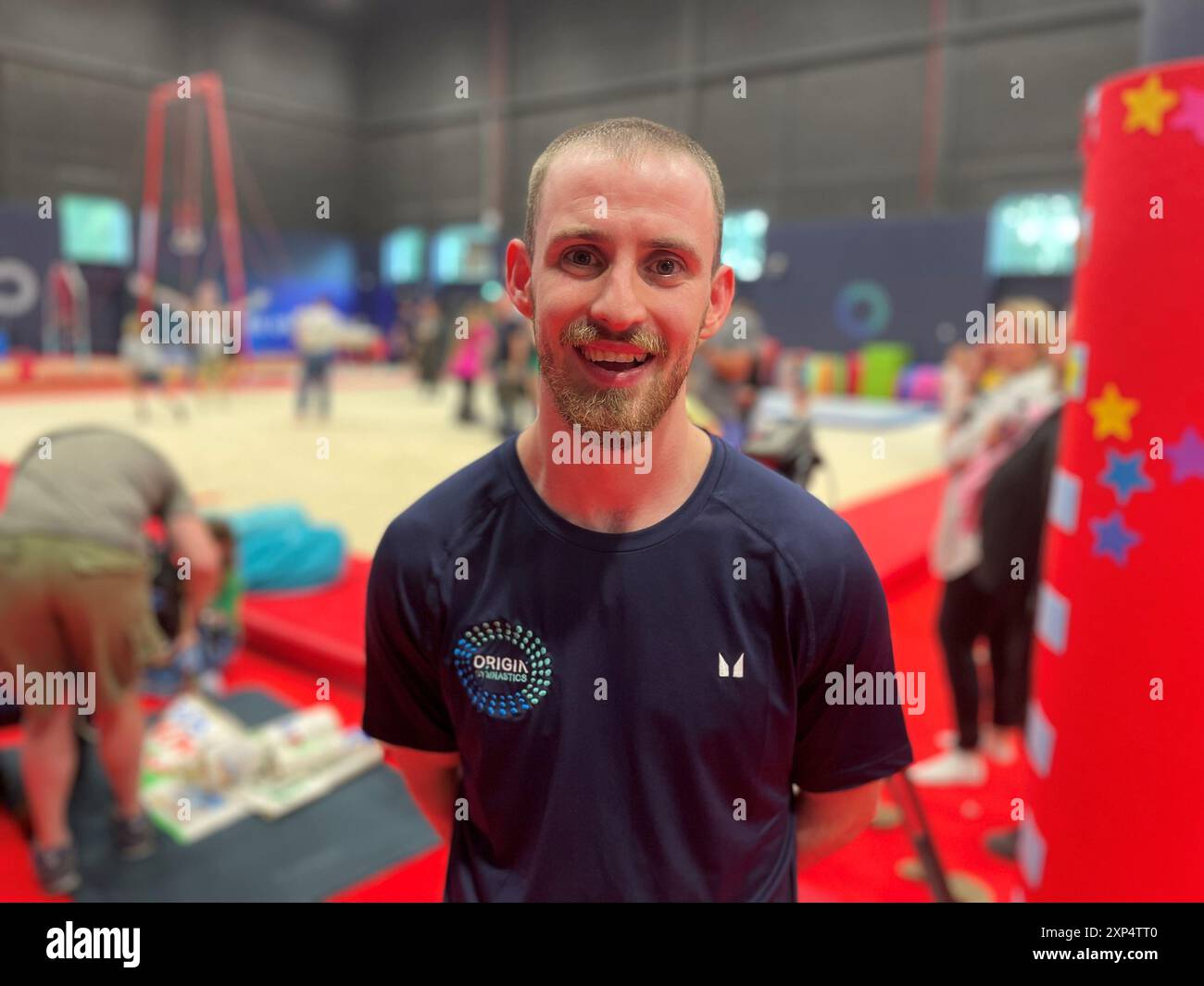 Supporter du gymnaste de l'équipe irlandaise Rhys McClenaghan, l'entraîneur principal Conor McGovern, lors d'une soirée de montre au club Origin Gymnastics de Newtownards alors qu'il se lance pour l'or dans la finale des Jeux Olympiques de Paris 2024 de gymnastique pommel Horse. Date de la photo : samedi 3 août 2024. Banque D'Images