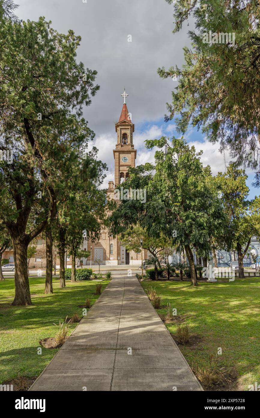 Vue depuis la place 25 de Mayo de l'église Immaculée conception à Reconquista, Santa Fe, Argentine. Banque D'Images Vue depuis la place 25 de Mayo de l'église Immaculée conception à Reconquista, Santa Fe, Argentine. Banque D'Images