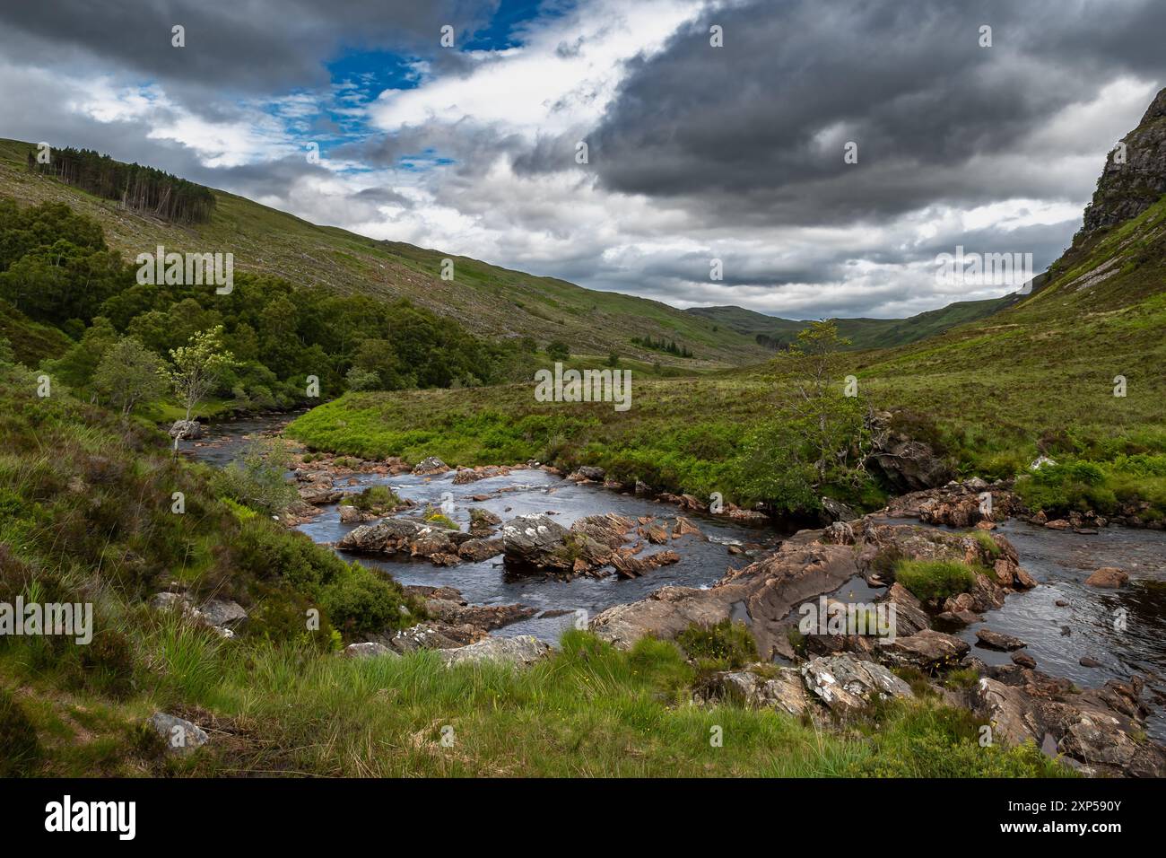 Dundonnell River dans les Highlands près de Fainmore en Écosse, Royaume-Uni Banque D'Images