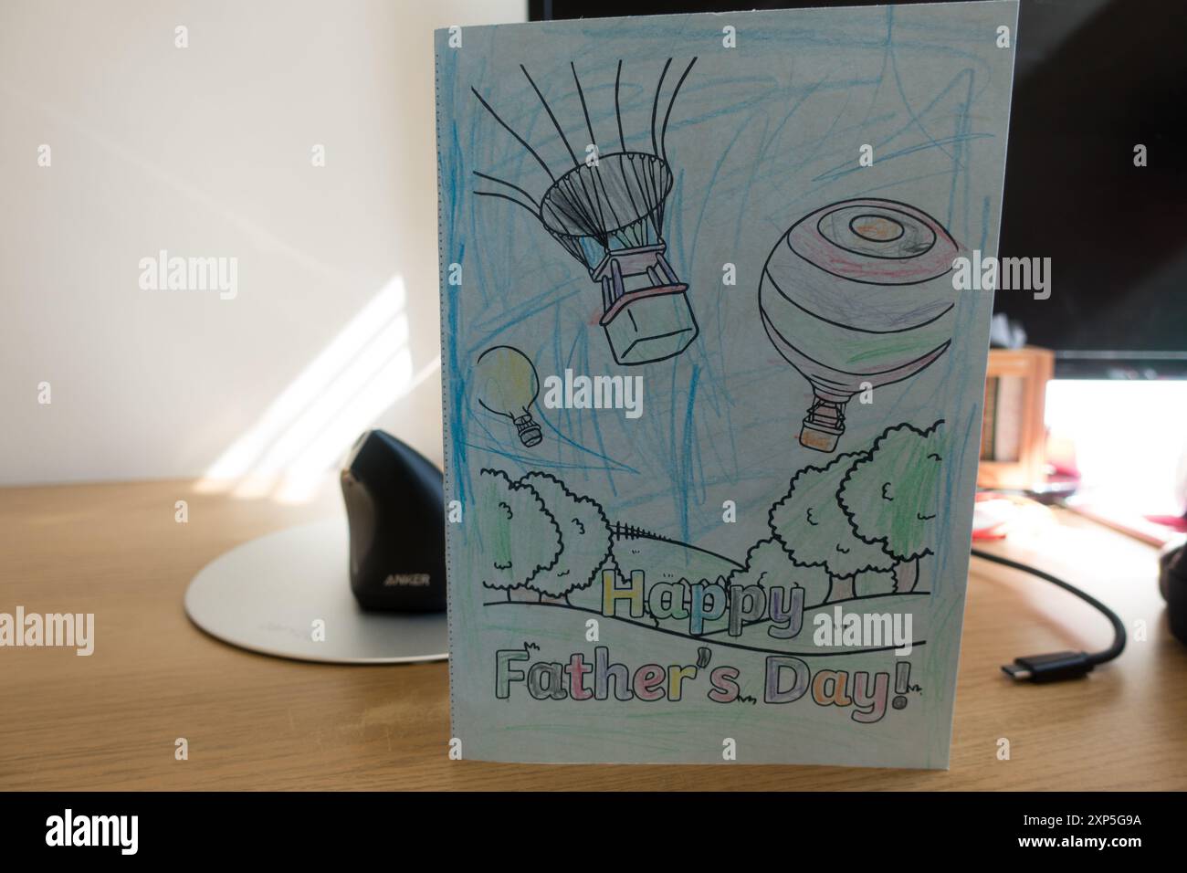 Carte de fête des joyeux pères griffonnée par un enfant Banque D'Images