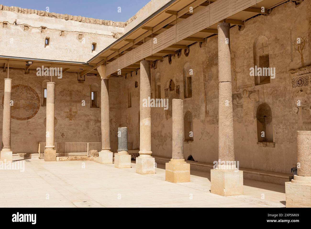 Le monastère rouge, basilique avec des peintures au couloir, ancien monastère, Sohag (Suhag, Suhaj), Egypte, Afrique du Nord, Afrique Banque D'Images