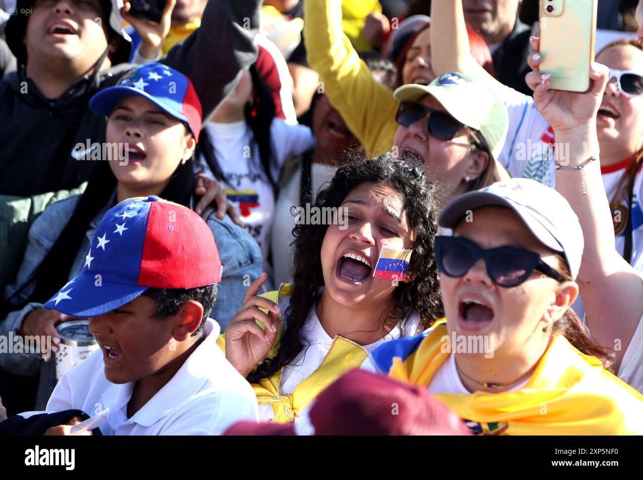 POL MARCHA RECHAZO MADURO VENEZUELA Quito, 03 de agosto 2024, en el Parque Bicentenario una marcha se manifiesta en faveur de la libertad de Venezuela y en rechazo a lo que fue catalogado como fraude electric por los marchantes, Garel Benalcazar API Quito Pichincha Ecuador POL MARCHARECHAZOMADURO VENEZUELA adc440cb828d3b6c258e28b3dfe413a4 Copyright : xGARELBENALCAZARx Banque D'Images
