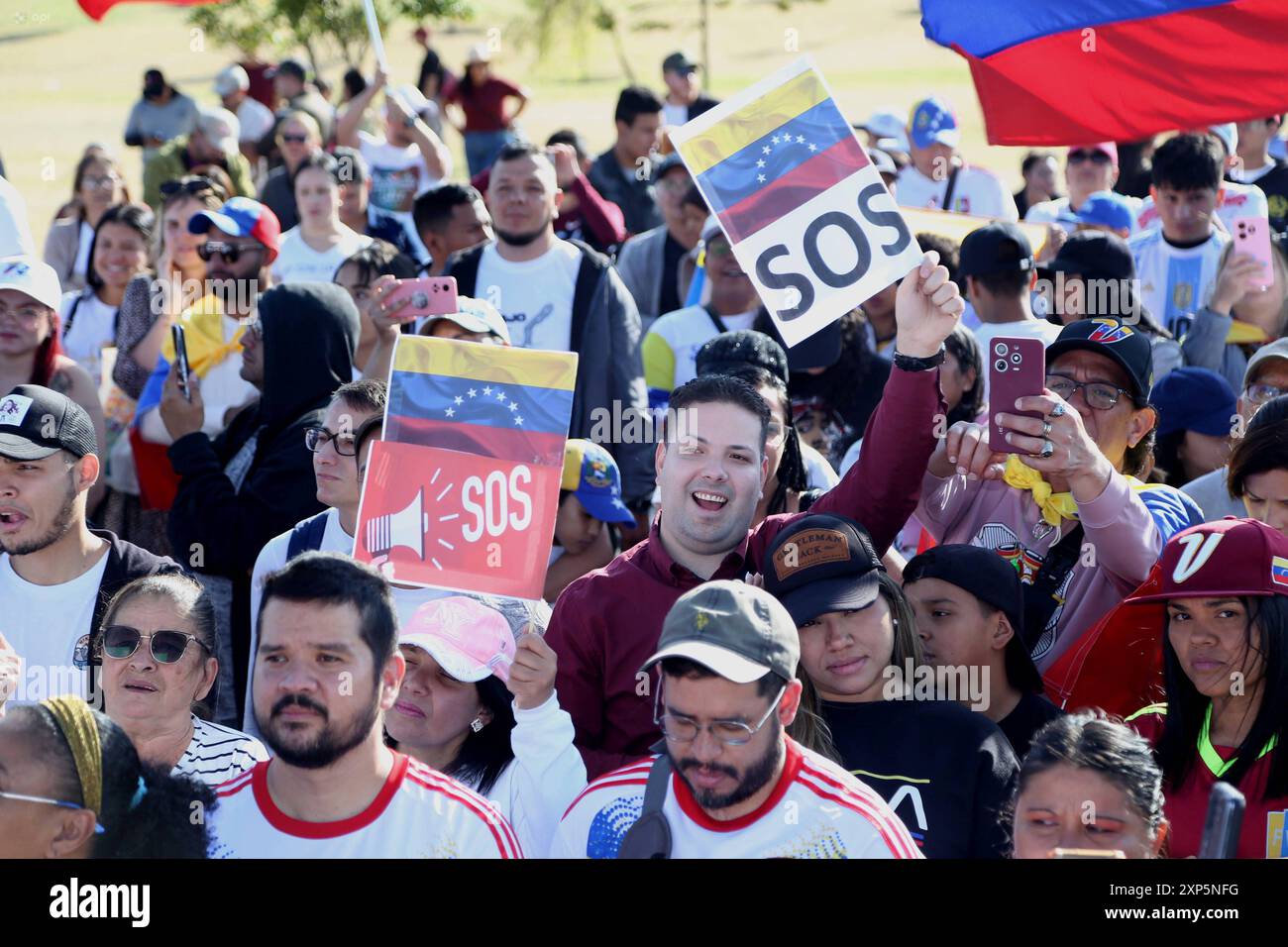 POL MARCHA RECHAZO MADURO VENEZUELA Quito, 03 de agosto 2024, en el Parque Bicentenario una marcha se manifiesta en faveur de la libertad de Venezuela y en rechazo a lo que fue catalogado como fraude electric por los marchantes, Garel Benalcazar API Quito Pichincha Ecuador POL MARCHARECHAZO MADURO VENEZUELA 666be06e6d0c0793dc6fbf48964c2f00 Copyright : xGARELBENALCAZARx Banque D'Images