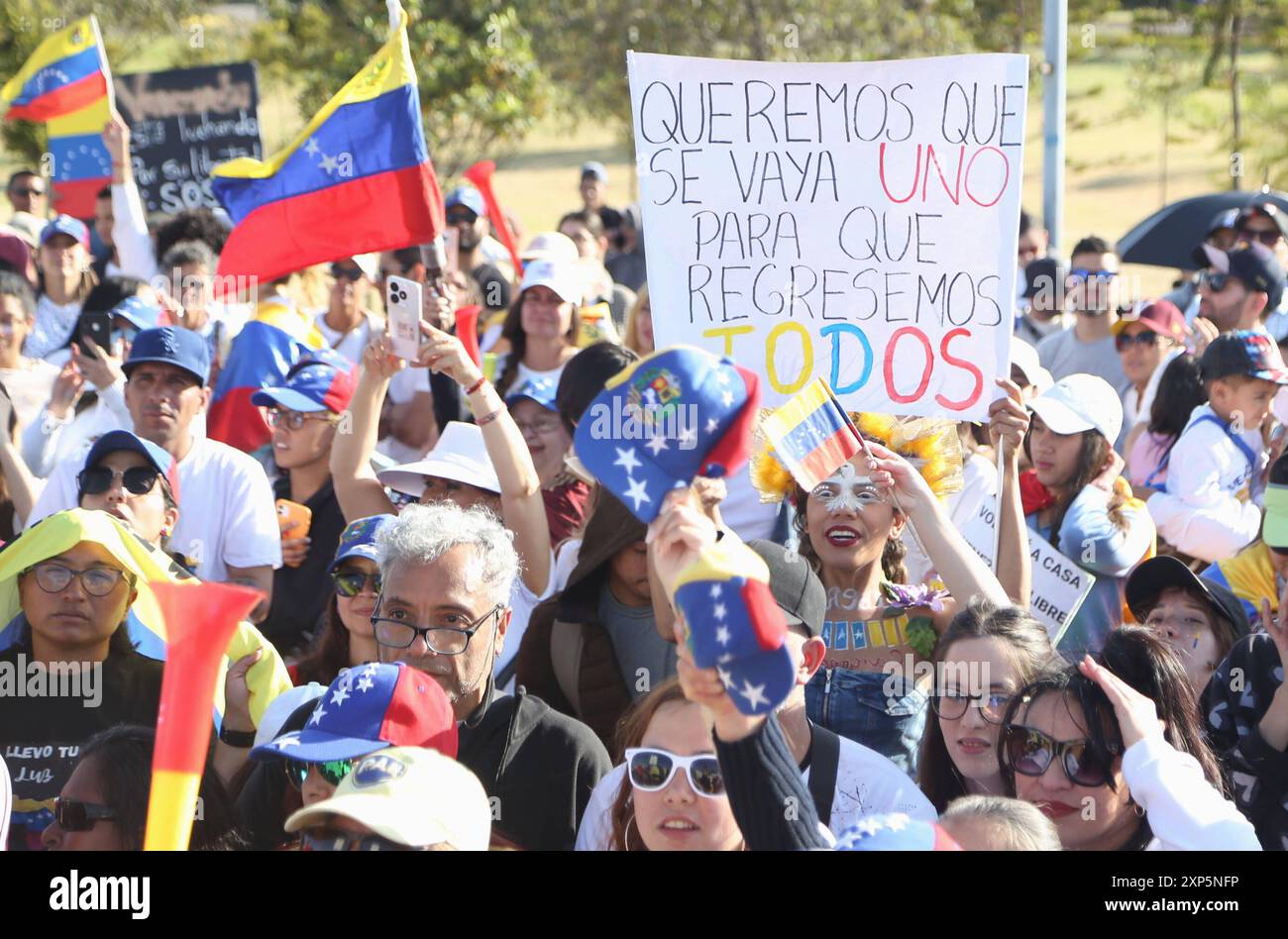 POL MARCHA RECHAZO MADURO VENEZUELA Quito, 03 de agosto 2024, en el Parque Bicentenario una marcha se manifiesta en faveur de la libertad de Venezuela y en rechazo a lo que fue catalogado como fraude electric por los marchantes, Garel Benalcazar API Quito Pichincha Ecuador POL MARCHARECHAZOMADURO VENEZUELA 2e007f4f1ced8a3ac499040d3ed1ab70 Copyright : xGARELBENALCAZARx Banque D'Images