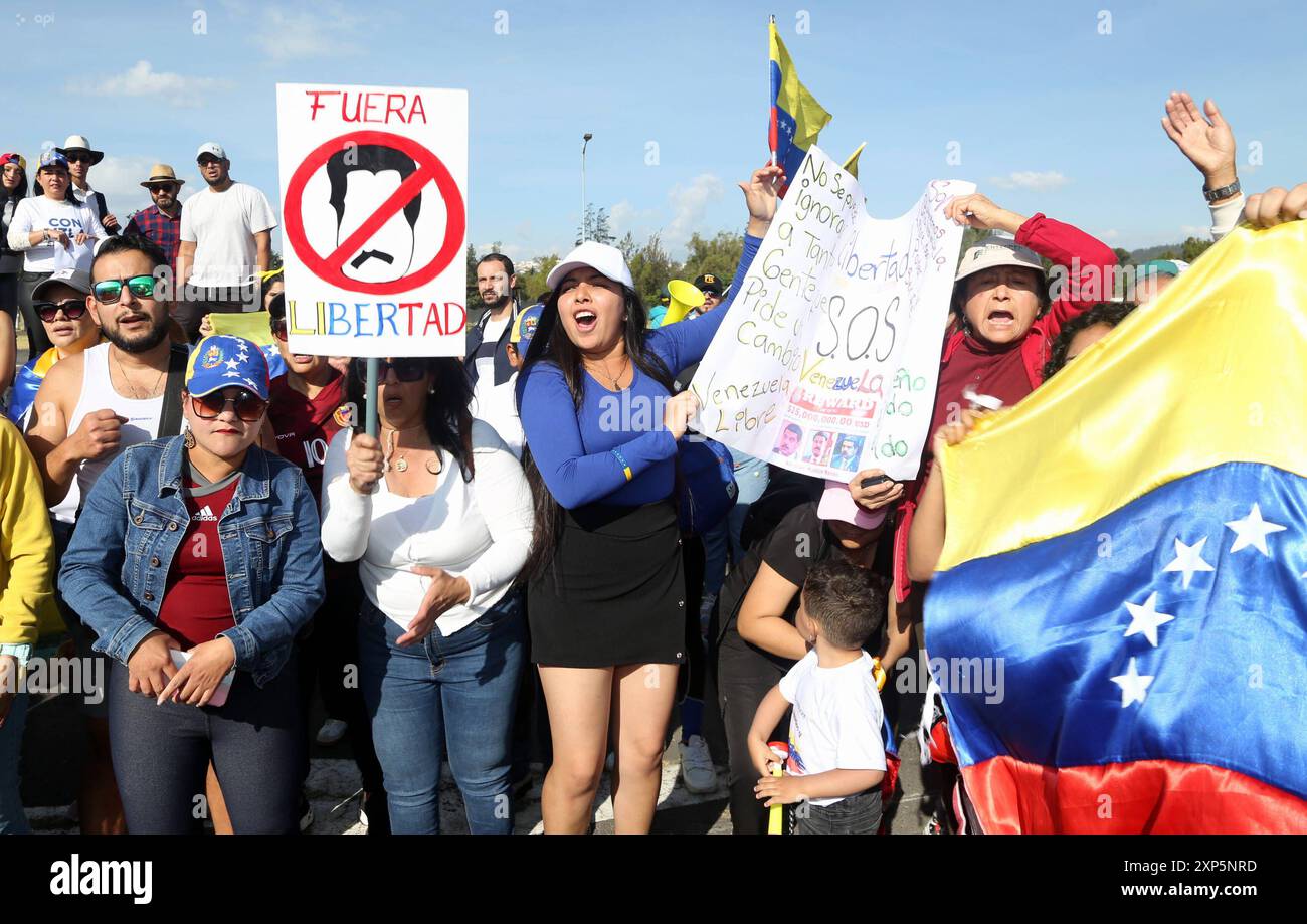 POL MARCHA RECHAZO MADURO VENEZUELA Quito, 03 de agosto 2024, en el Parque Bicentenario una marcha se manifiesta en faveur de la libertad de Venezuela y en rechazo a lo que fue catalogado como fraude electric por los marchantes, Garel Benalcazar API Quito Pichincha Ecuador POL MARCHARECHAZO MADURO VENEZUELA ec1e3a45e5c469a80a3469a297e44397 Copyright : xGARELBENALCAZARx Banque D'Images