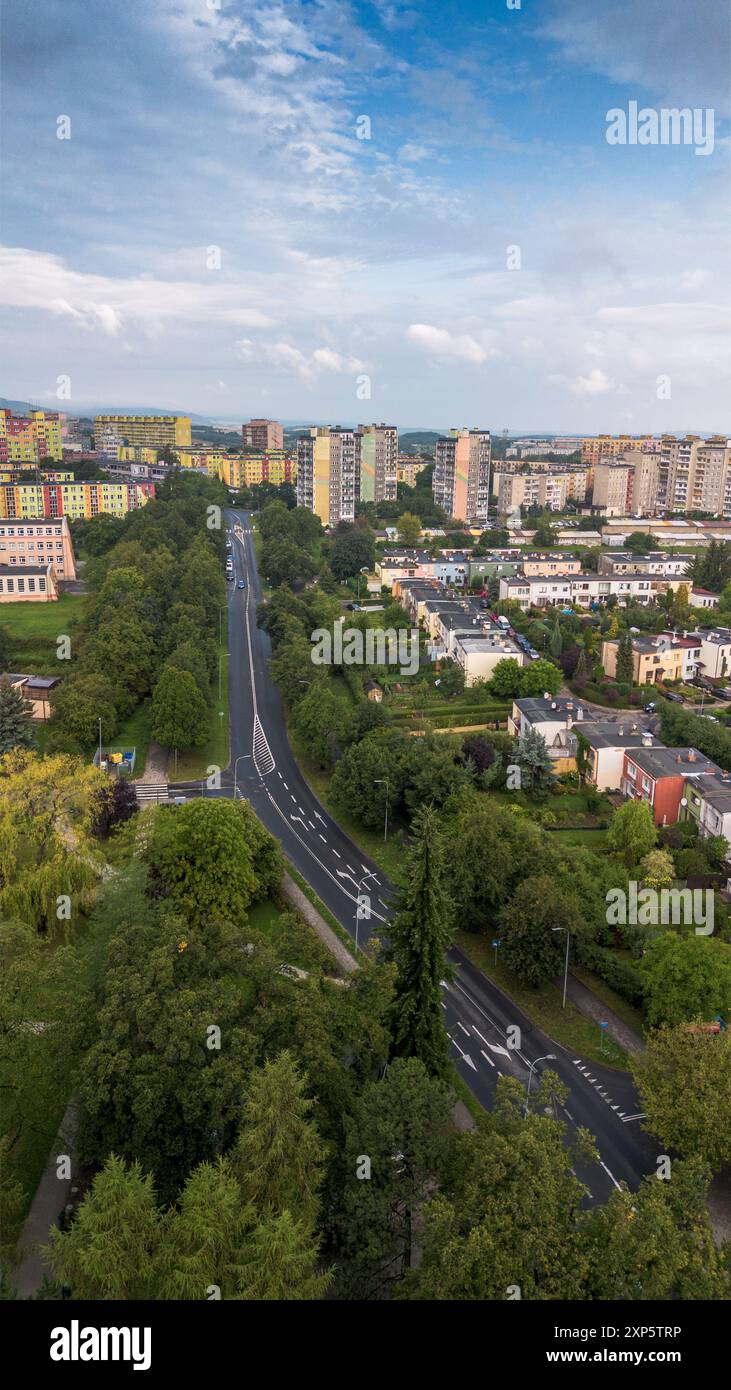 Paysage urbain vue de la zone résidentielle et des espaces verts en plein jour Banque D'Images