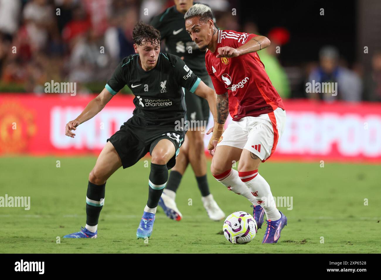 3 août 2024 : L'attaquant Antony (21 ans) et le défenseur de Liverpool Luke Chambers (44 ans) lors du match FC Series entre Manchester United et Liverpool au Williams-Brice Stadium de Columbia, en Caroline du Sud. Greg Atkins/CSM (image crédit : © Greg Atkins/Cal Sport Media) Banque D'Images