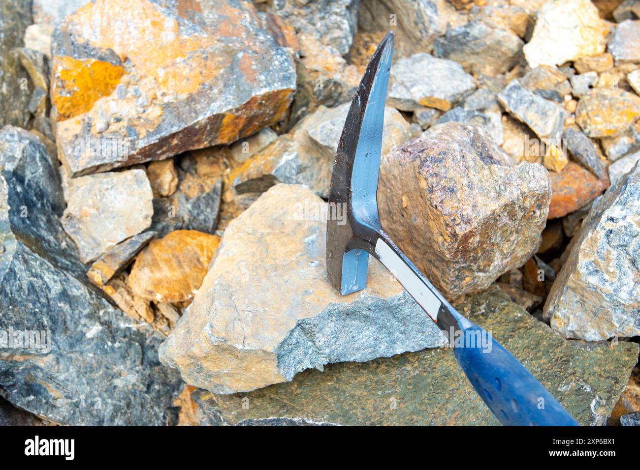 Marteau de roche minière pour les géologues Banque D'Images