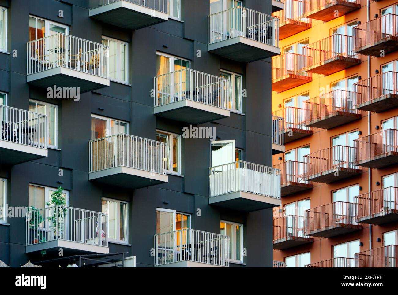 Balcons dans immeuble résidentiel Appartement Banque D'Images