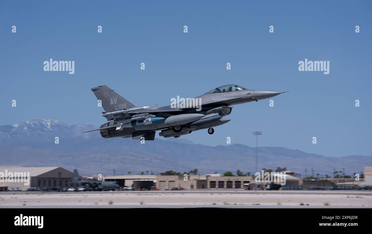 Mike Manning, commandant de la 169e escadre de chasse à la base de la Garde nationale conjointe McEntire, South Carolina Air National Guard, lance un F. Banque D'Images