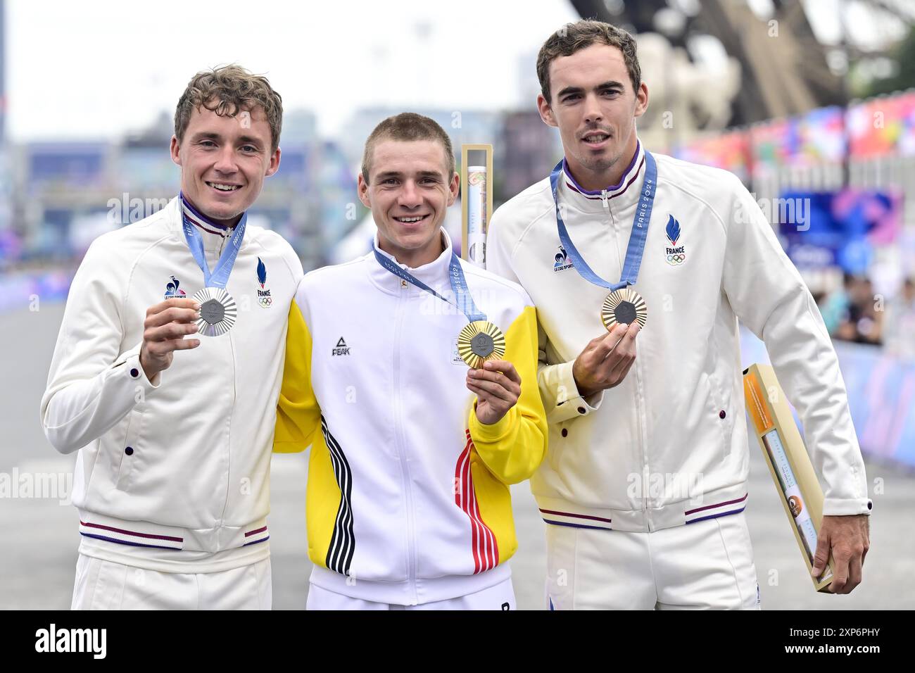 Paris, France. 03 août 2024. Le français Valentin Madouas de Groupama-FDJ, le cycliste belge Remco Evenepoel et le français Christophe Laporte de Team Visma-Lease a Bike sur le podium après la course masculine sur route aux Jeux Olympiques de Paris 2024, le samedi 03 août 2024 à Paris, France. Les Jeux de la XXXIIIe Olympiade se déroulent à Paris du 26 juillet au 11 août. La délégation belge compte 165 athlètes en compétition dans 21 sports. BELGA PHOTO DIRK WAEM crédit : Belga News Agency/Alamy Live News Banque D'Images
