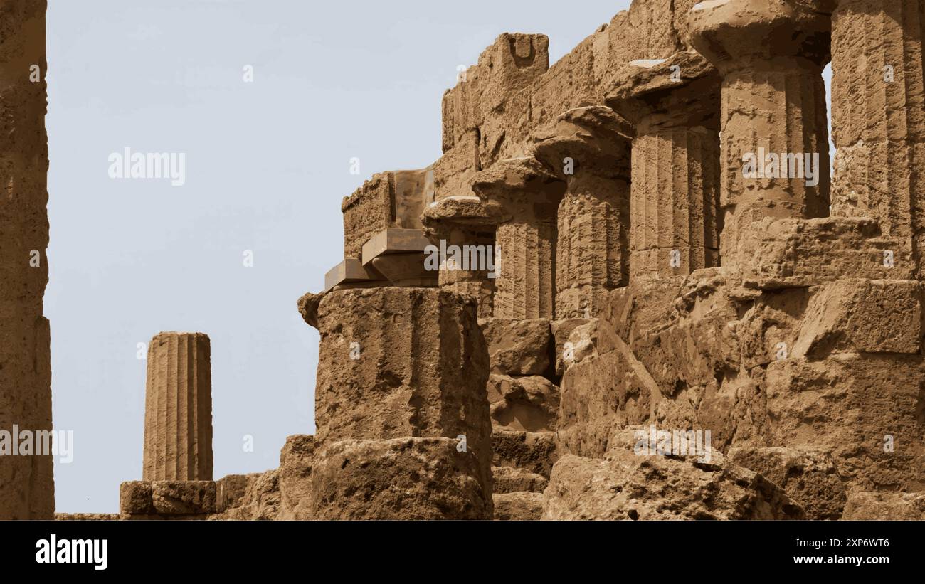 Ruines antiques avec des colonnes de pierre sous un ciel bleu clair Illustration de Vecteur