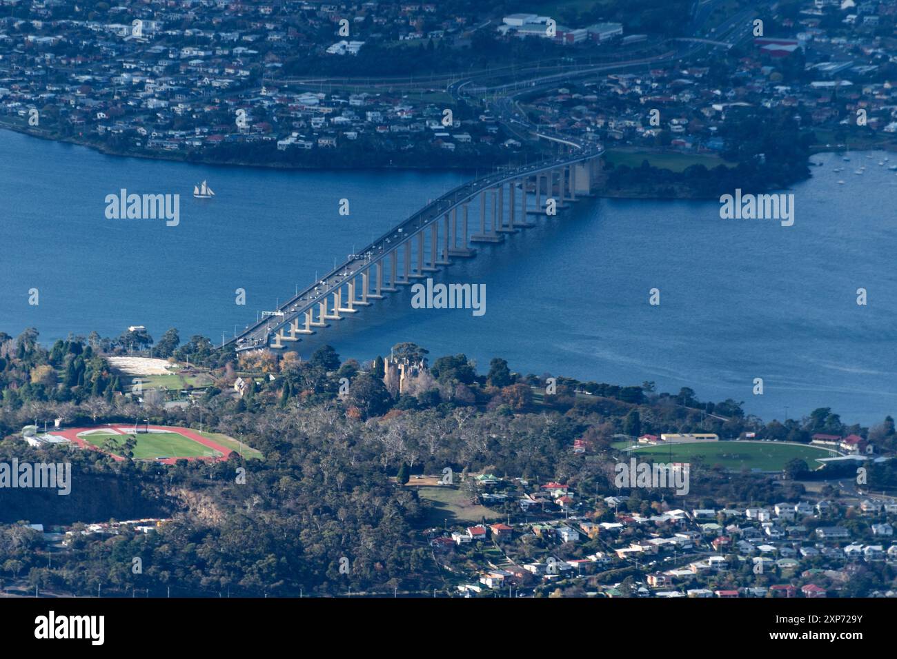 Vue panoramique sur le pont Tasman sur la rivière Derwent à Montagu Bay près de la ville de Hobart en Tasmanie, Australie. Les vues sont du su Banque D'Images