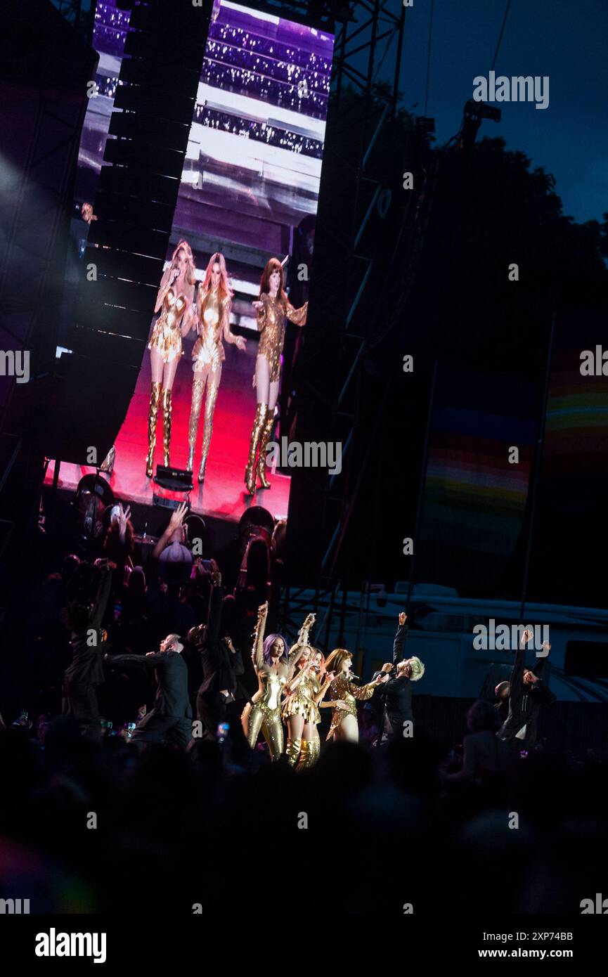 Brighton Pride, Royaume-Uni, 3 août 2024. Les filles à haute voix Fabuloso dans le parc le samedi de Brighton Pride dans Preston Park. Banque D'Images