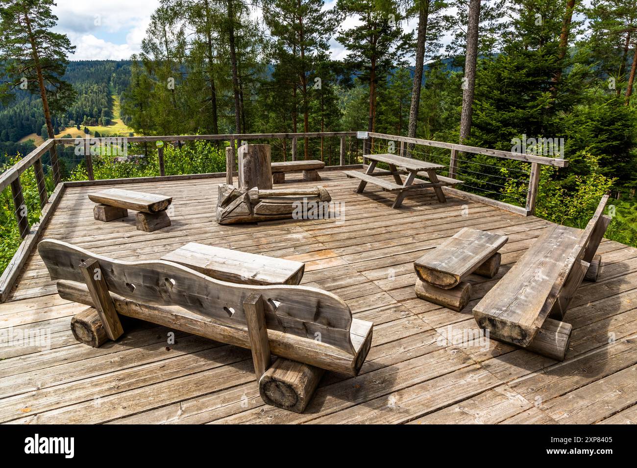 La plate-forme de myrtilles est un point de vue, une aire de repos et un lieu d'événement spécial au milieu de la zone de myrtilles près de Enzklösterle. Des mariages civils peuvent également être organisés ici. Bureau d'enregistrement extérieur de la municipalité de Enzklösterle, Bad Wildbad, Bade-Württemberg, Allemagne Banque D'Images