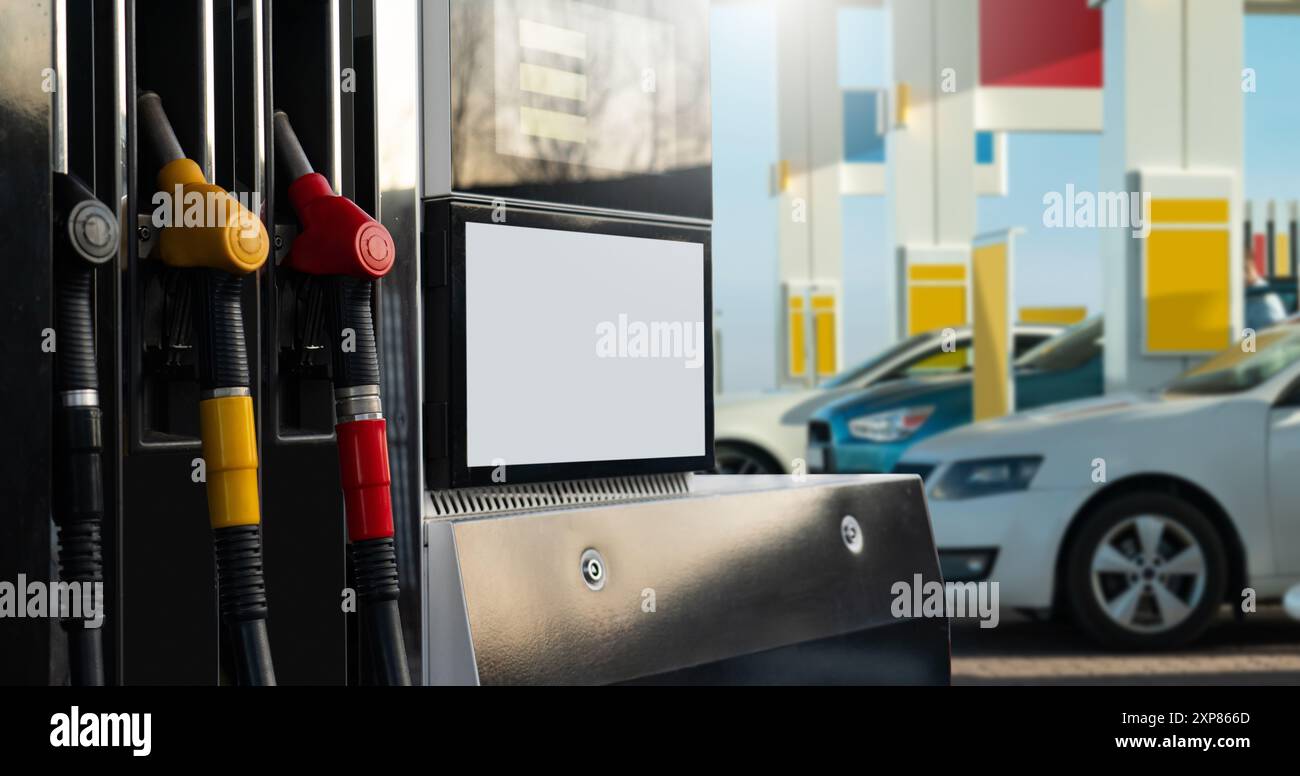 Station de remplissage en libre-service avec écran tactile. Banque D'Images