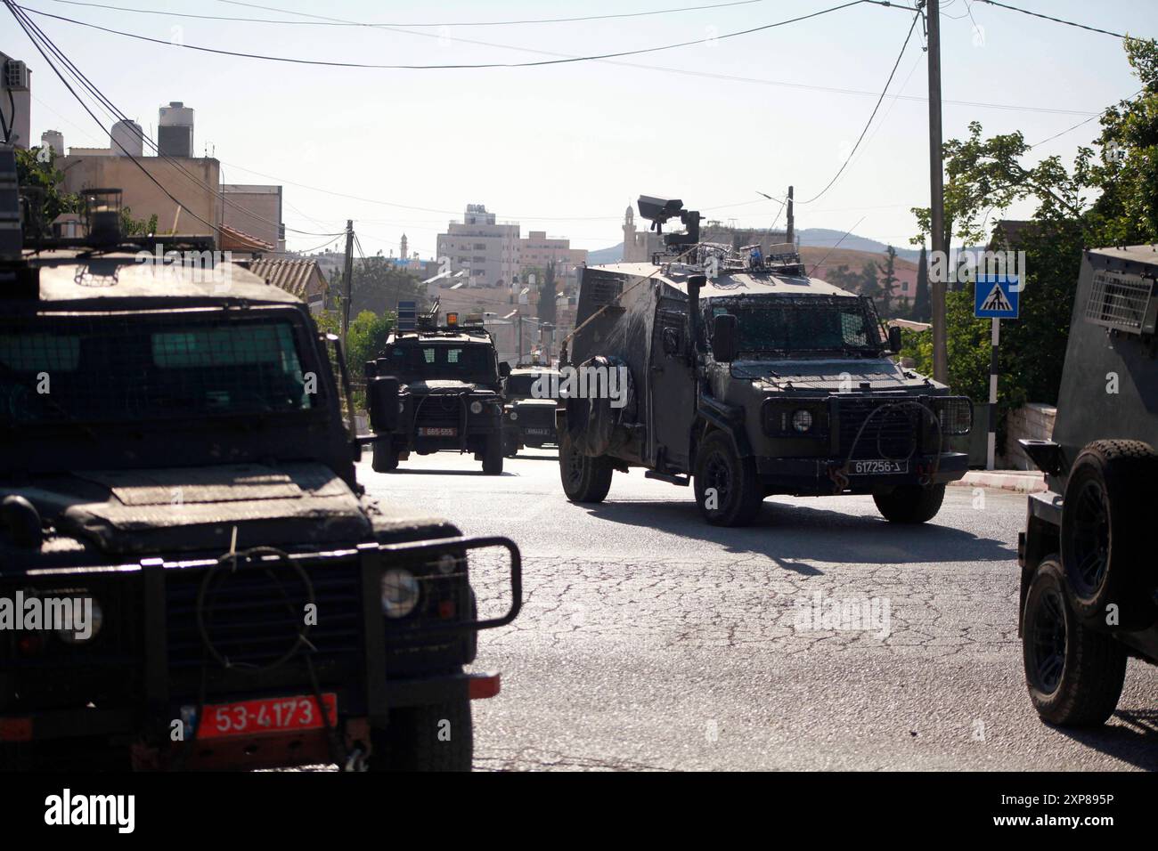 Les forces de l'armée israélienne encerclent et attaquent la maison d'Ammar Odeh à Salfit, Nord de la Cisjordanie les forces de l'armée israélienne encerclent et attaquent la maison d'Ammar Odeh à Salfit, Nord de la Cisjordanie, le 4 août 2024. L'auteur de l'attaque dans la région de Holon près de tel Aviv. Photo Mohammed Nasser apaimages Salfit Cisjordanie territoire palestinien 040824 Salfit MN 0015 Copyright : xapaimagesxMohammedxNasserxxapaimagesx Banque D'Images