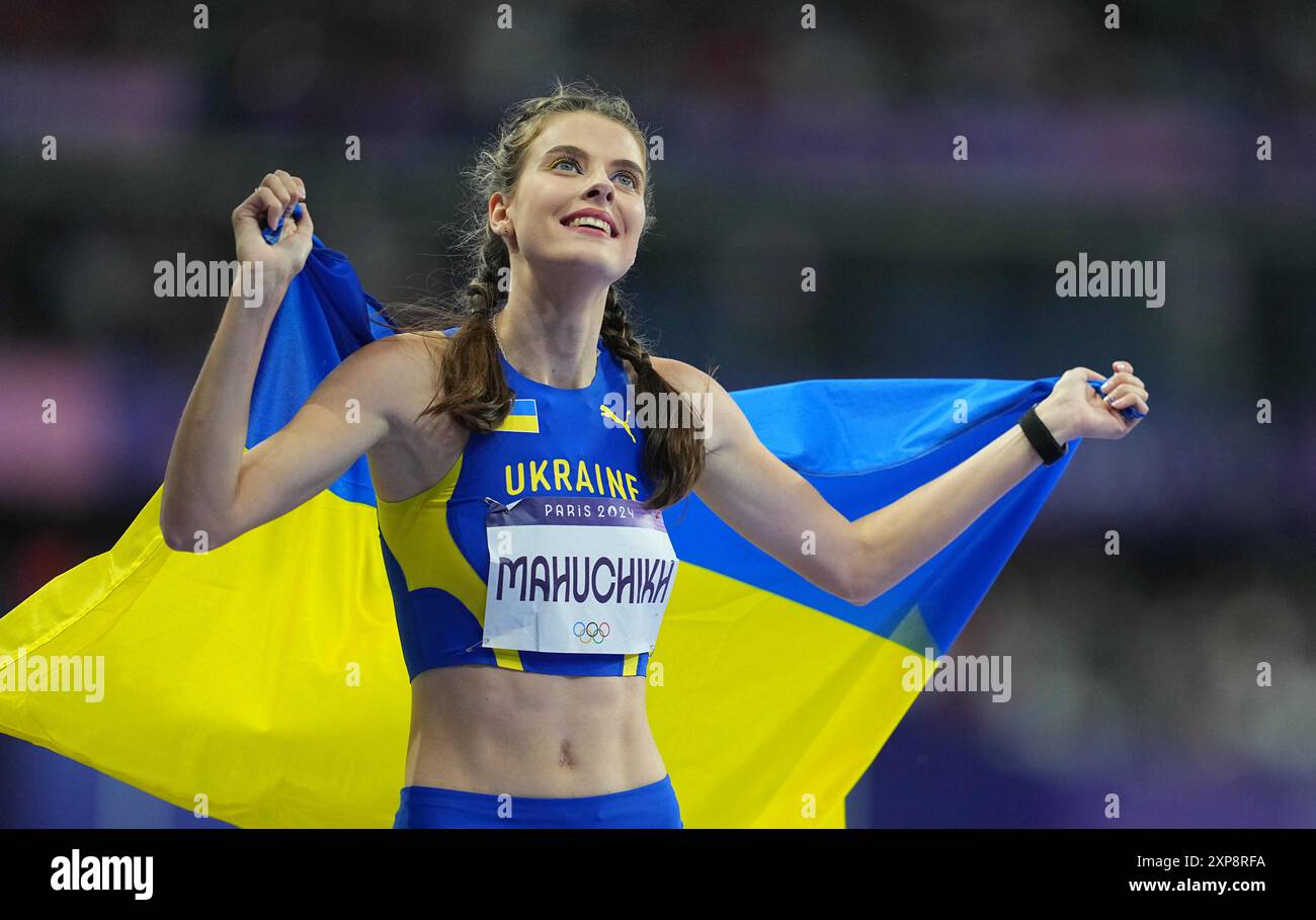 Yaroslava Mahuchikh célèbre sa victoire au saut en hauteur le jour 9 des Jeux Olympiques au stade de France, Paris, France. Ulrik Pedersen/CSM. Banque D'Images