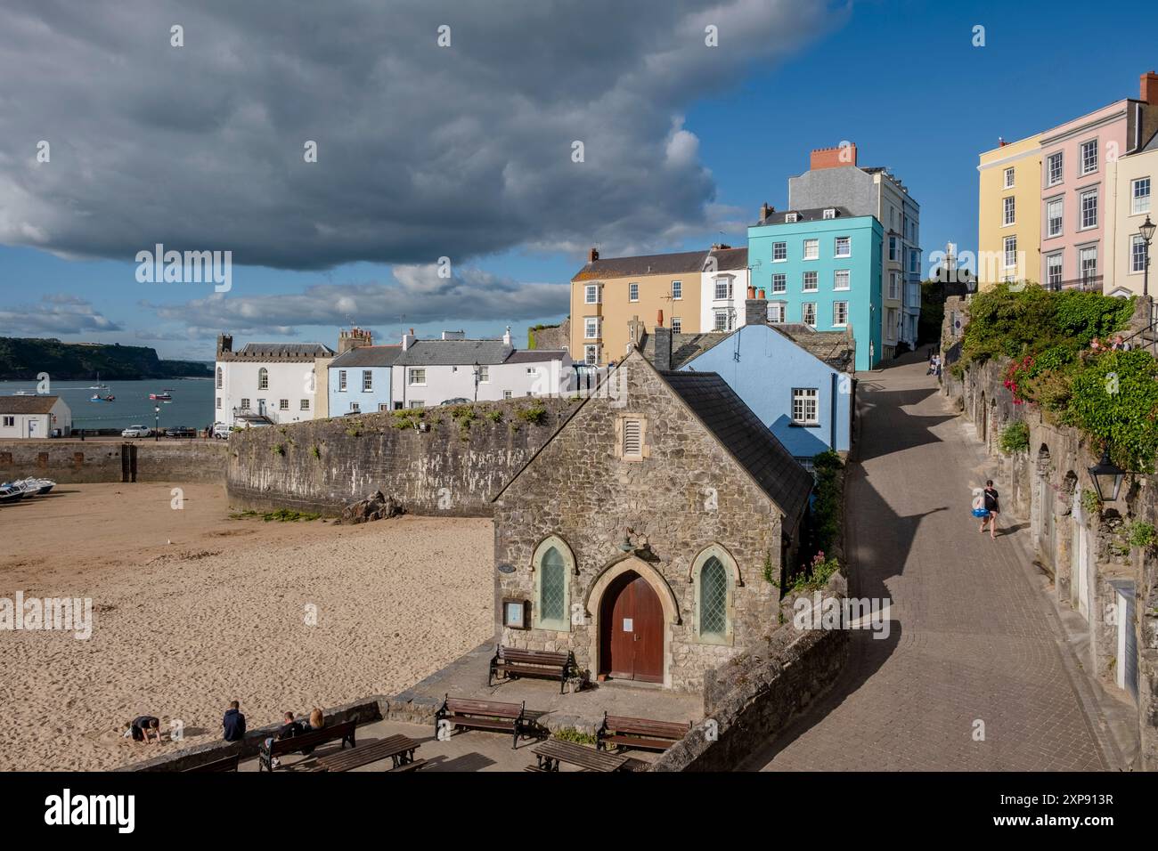 Voir Penniless Cove Hill Road, Tenby, Pembrokeshire, pays de Galles Banque D'Images