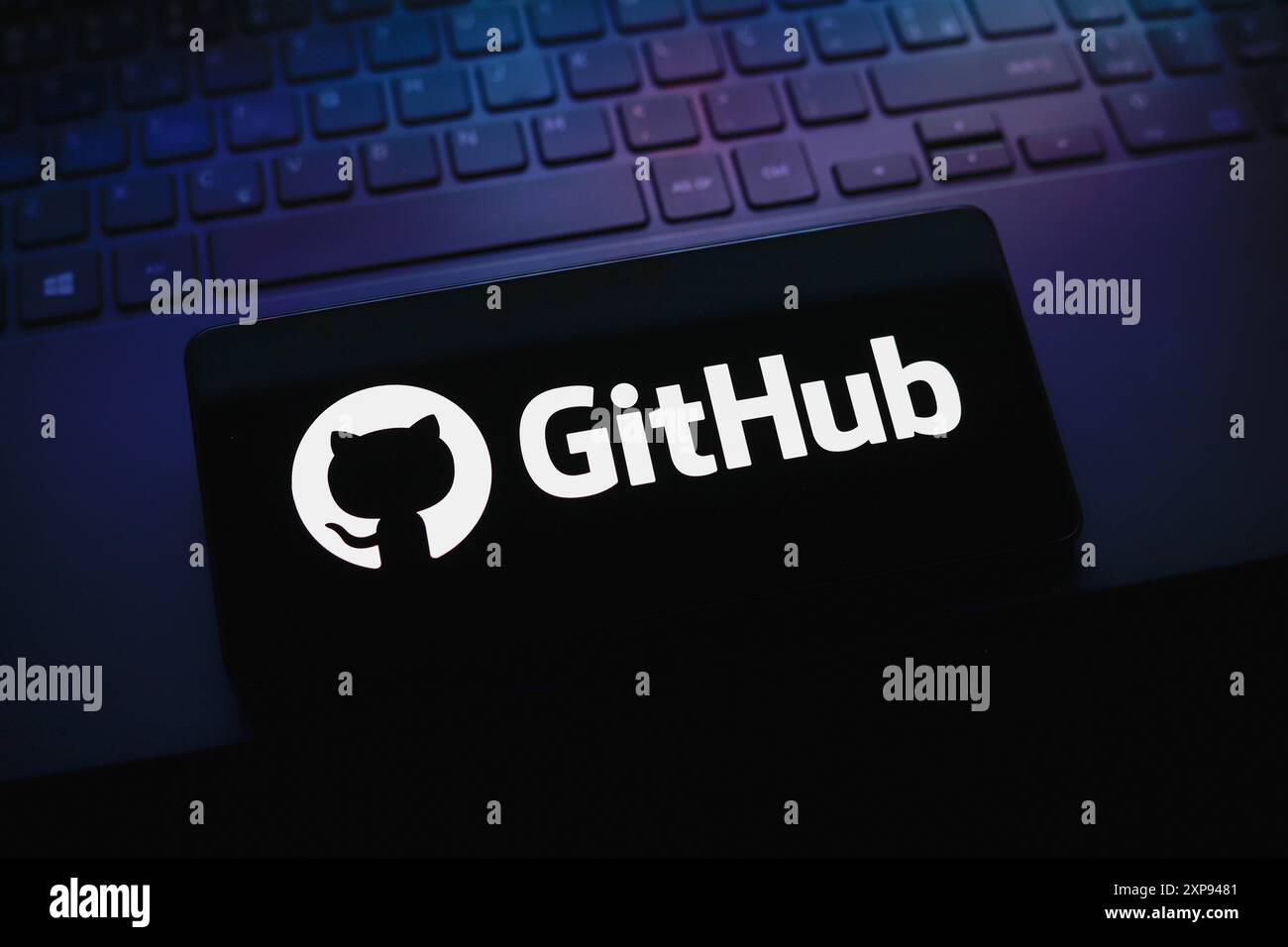 Dans cette illustration photo, le logo GitHub est affiché sur l'écran d'un smartphone. (Photo de Jaque Silva / SOPA images / SIPA USA) *** strictement à des fins d'actualités éditoriales *** Banque D'Images
