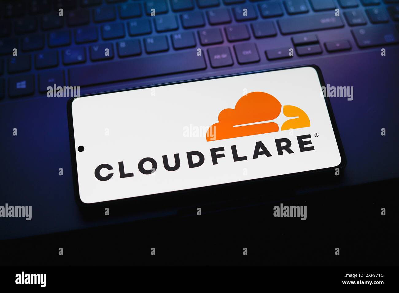 Paraguay. 3 août 2024. Dans cette illustration photo, le logo Cloudflare, Inc est affiché sur l'écran d'un smartphone. (Crédit image : © Jaque Silva/SOPA images via ZUMA Press Wire) USAGE ÉDITORIAL SEULEMENT! Non destiné à UN USAGE commercial ! Banque D'Images