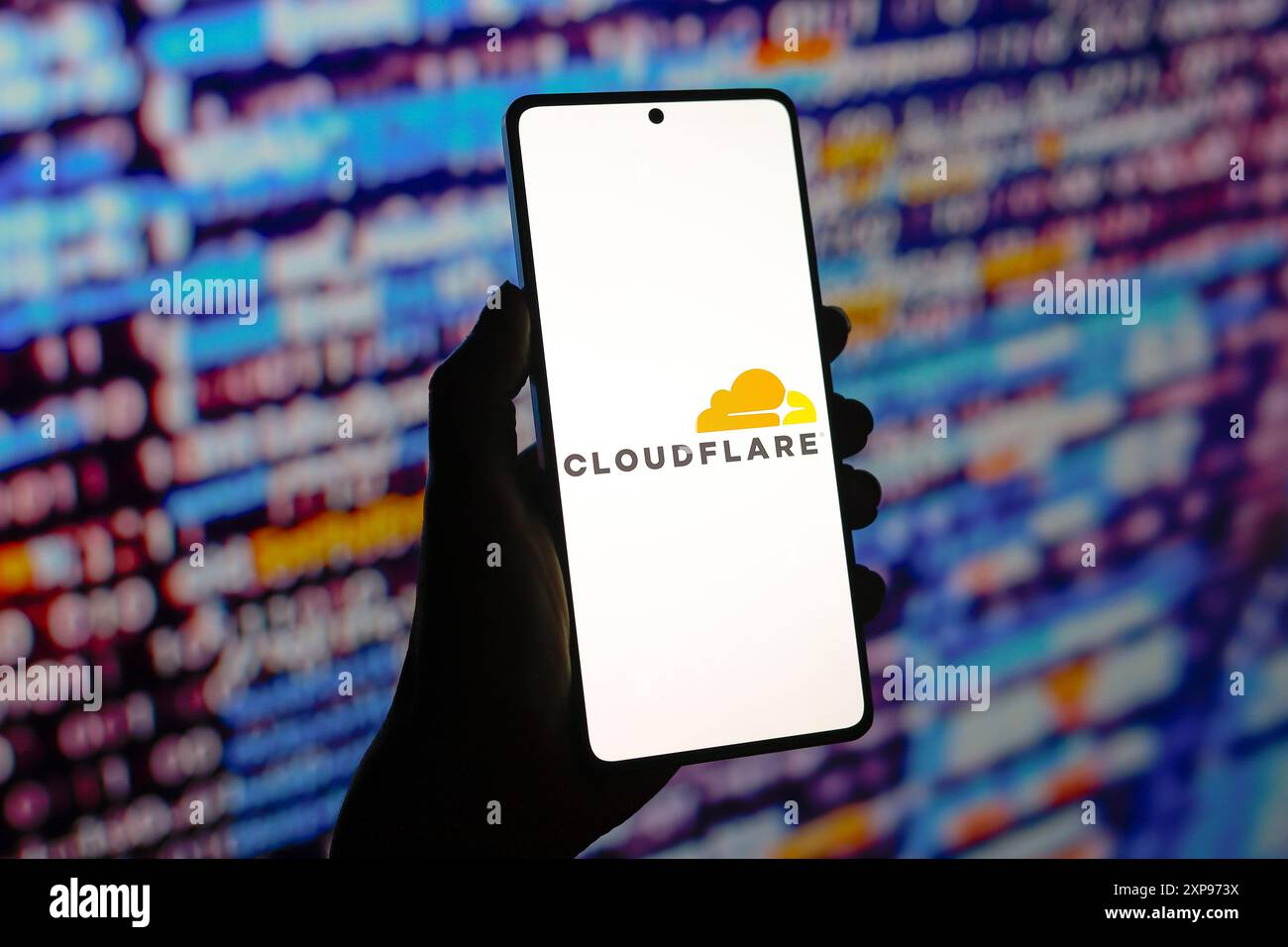 Paraguay. 3 août 2024. Dans cette illustration photo, le logo Cloudflare, Inc est affiché sur l'écran d'un smartphone. (Crédit image : © Jaque Silva/SOPA images via ZUMA Press Wire) USAGE ÉDITORIAL SEULEMENT! Non destiné à UN USAGE commercial ! Banque D'Images
