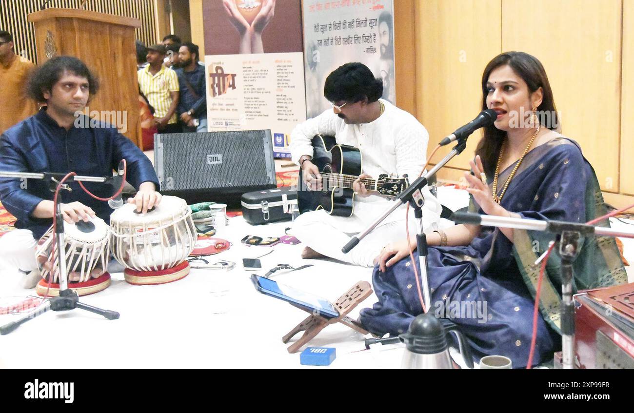 Inde. 04 août 2024. PATNA, INDE - 4 AOÛT : la chanteuse Gayatri Asokan se produisant pendant le programme 'Ghazal Ka Safar' à l'auditorium du Musée Bihar de Patna, organisé par l'École des arts de la scène Navras, le 4 août 2024 à Patna, en Inde. (Photo de Santosh Kumar/Hindustan Times/Sipa USA ) crédit : Sipa USA/Alamy Live News Banque D'Images