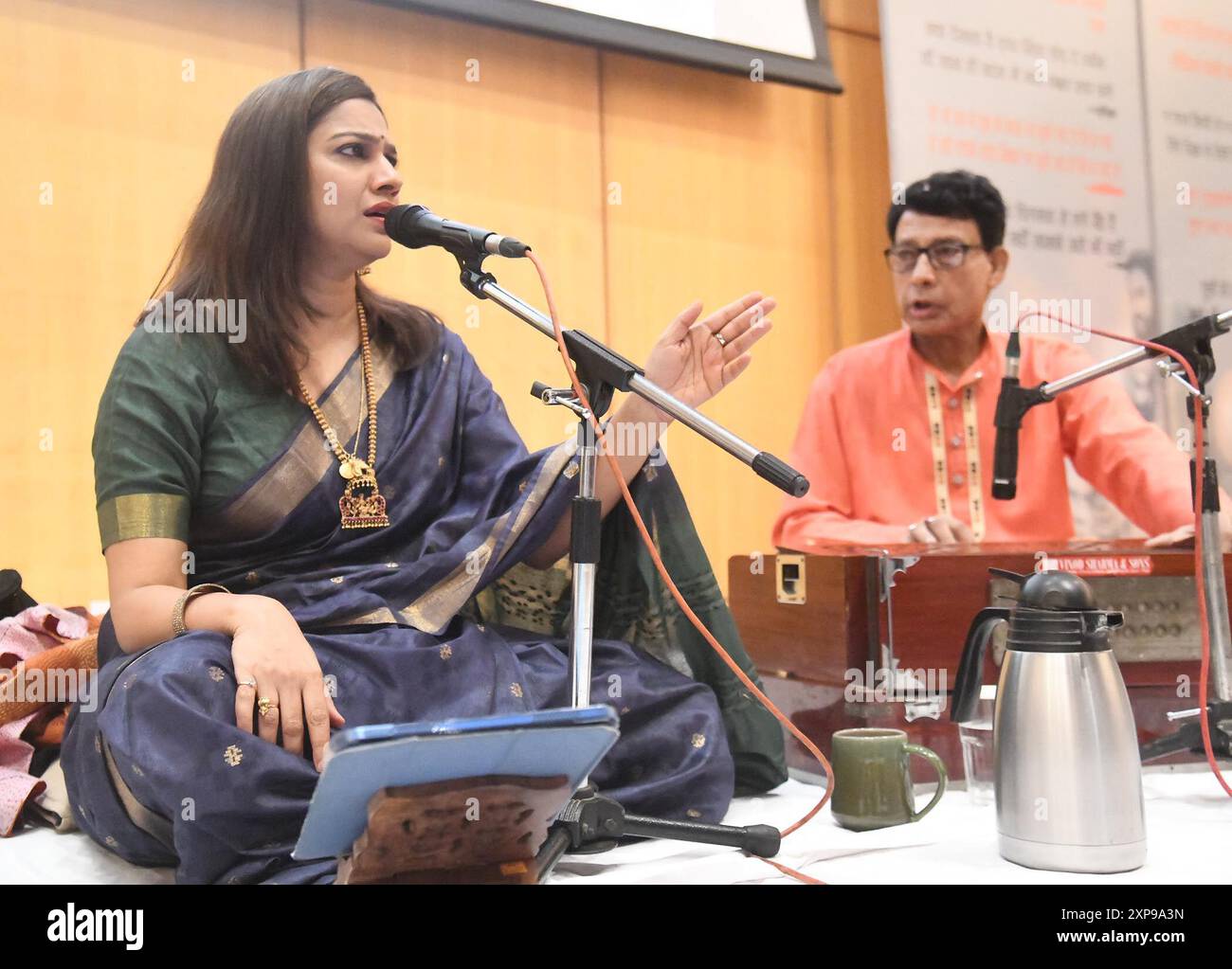 Inde. 04 août 2024. PATNA, INDE - 4 AOÛT : la chanteuse Gayatri Asokan se produisant pendant le programme 'Ghazal Ka Safar' à l'auditorium du Musée Bihar de Patna, organisé par l'École des arts de la scène Navras, le 4 août 2024 à Patna, en Inde. (Photo de Santosh Kumar/Hindustan Times/Sipa USA ) crédit : Sipa USA/Alamy Live News Banque D'Images