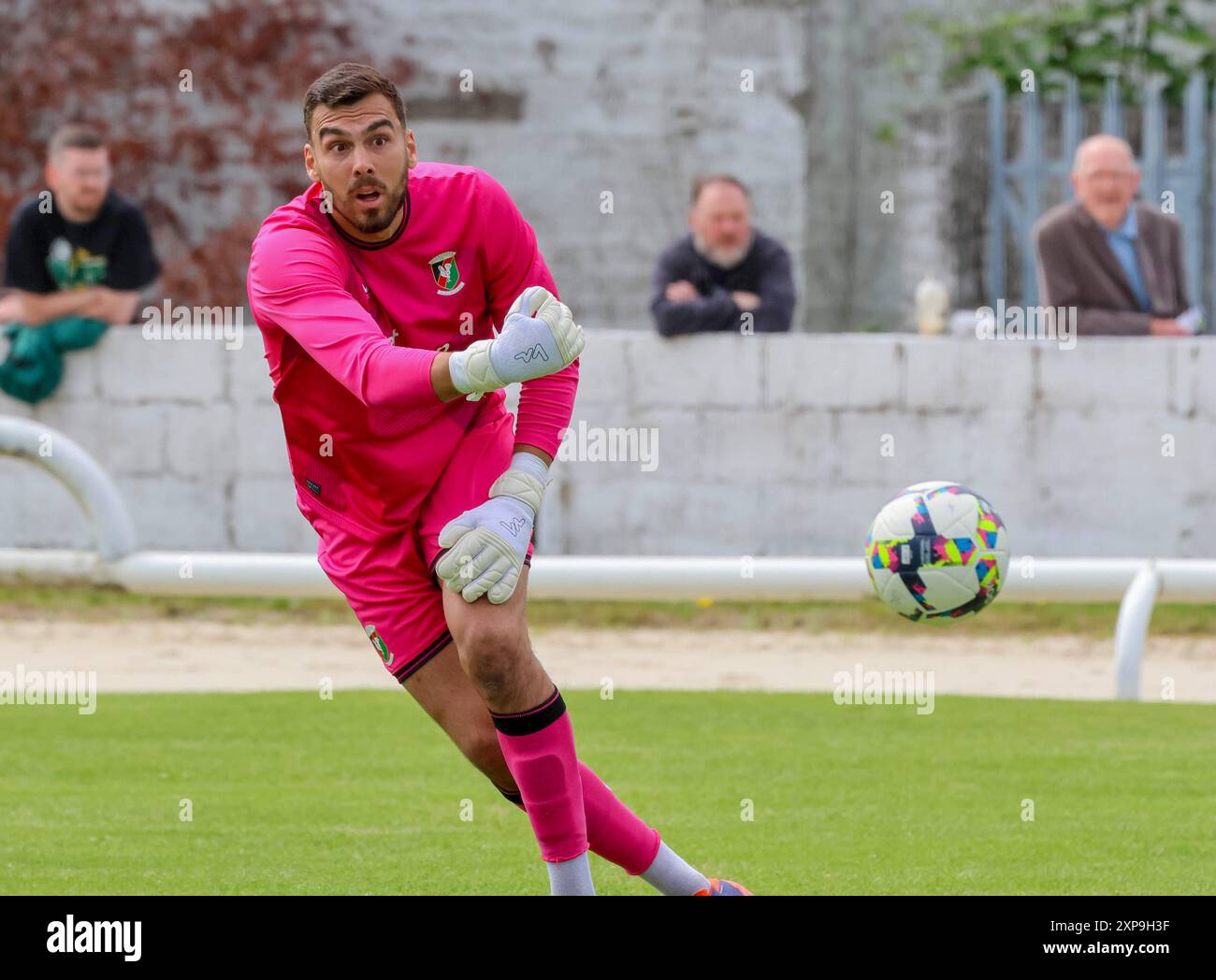 New Grosvenor Stadium, Lambeg, Irlande du Nord, Royaume-Uni. 03 août 2024. Pré-saison amicale – Lisburn Distillery v Glentoran. Le footballeur de la Ligue irlandaise Daniel Gyollai, gardien de but de Glentoran, en action. Banque D'Images