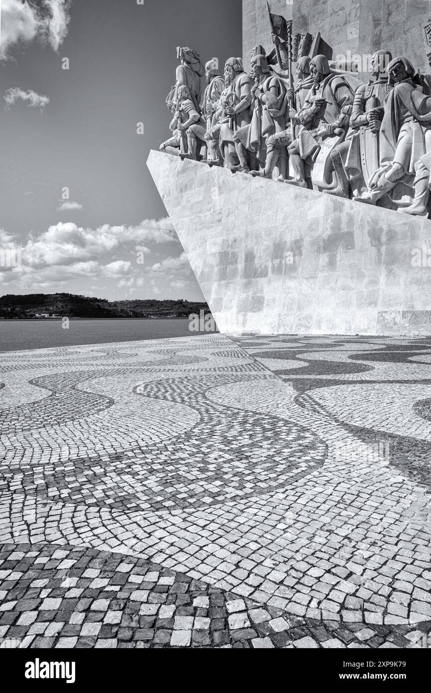 Monument des découvertes situé sur le fleuve Tage dans le quartier de Belem à Lisbonne. Banque D'Images