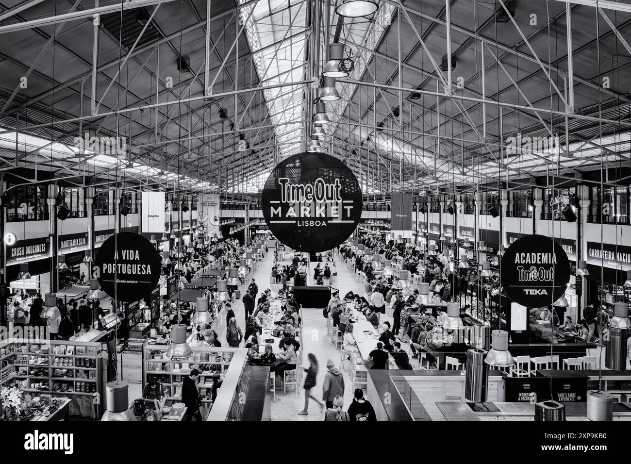 Time Out Market Lisboa, situé dans le Mercado da Ribeira à Cais do Sodre à Lisbonne, Portugal. Banque D'Images