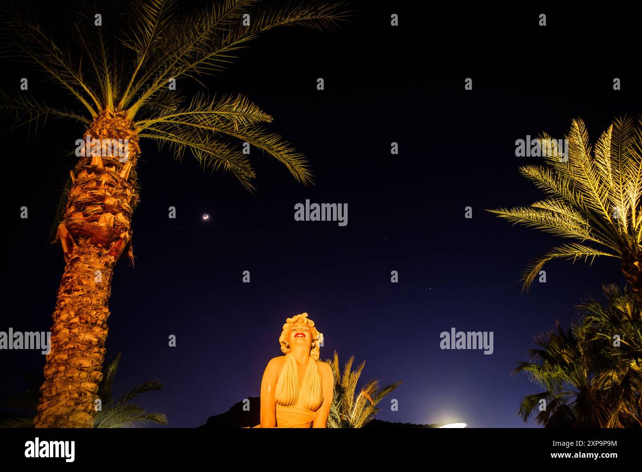 La statue controversée et monumentale de Seward Johnson de Marilyn Monroe, Forever Marilyn, à Palm Springs, Californie, États-Unis, avant qu'il ne soit déplacé. Banque D'Images