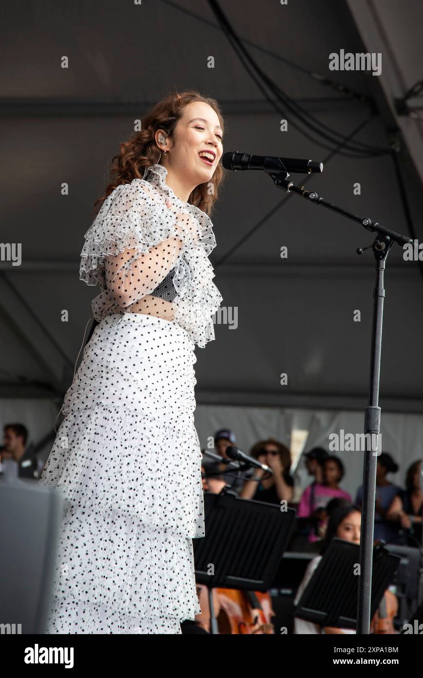 Newport, RI. 4 août 2024. Laufey perfoems au Newport Jazz Festival, sur la scène Fort au Fort Adams Park. @ Veronica Bruno / Alamy Live News Banque D'Images