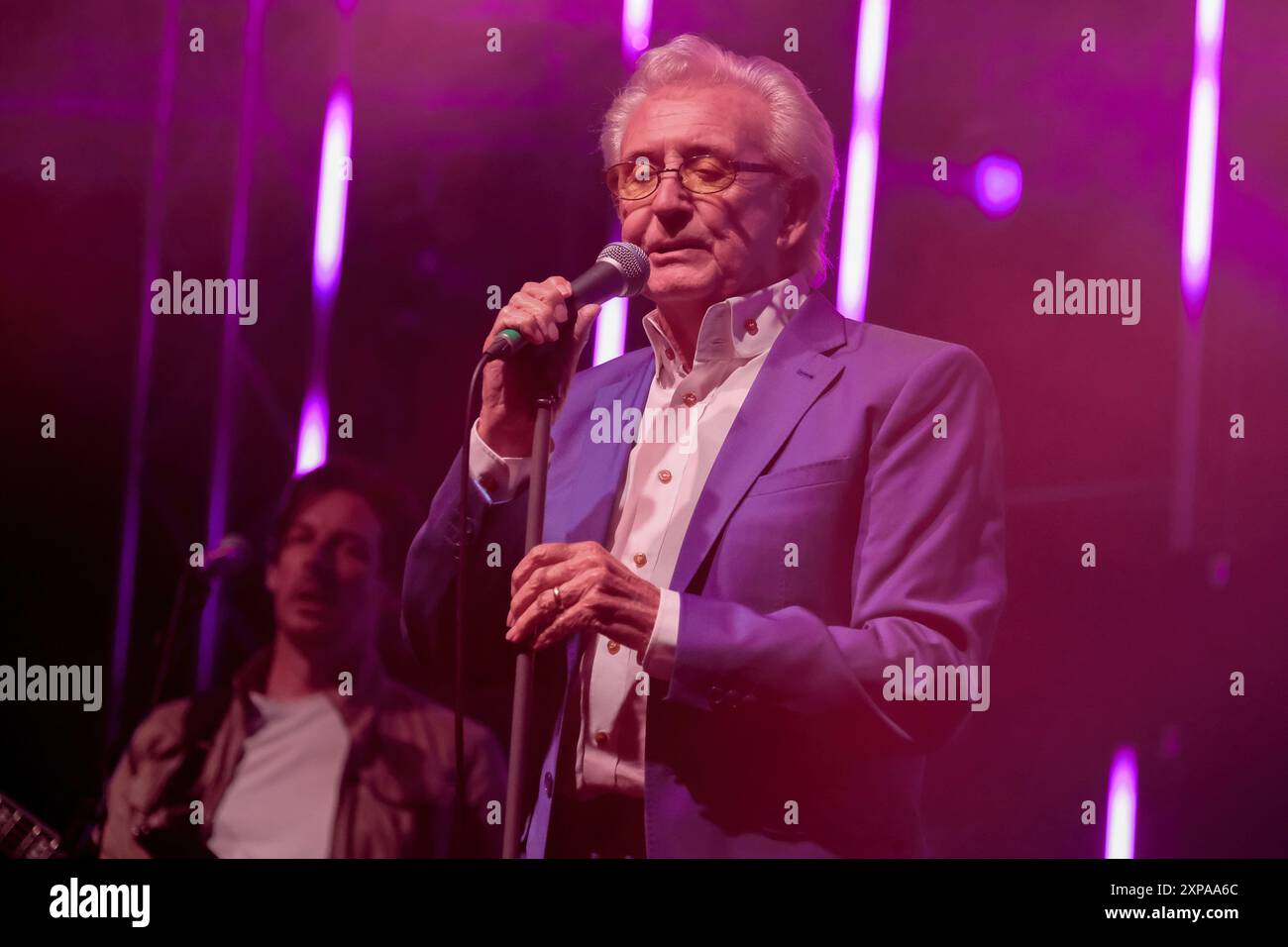 Musicien et chanteur anglais. Anthony Fitzgerald connu professionnellement sous le nom de Tony Christie se produisant sur scène au Wickham Festival. Il est surtout connu pour son enregistrement de '(Is This the Way to) Amarillo'. (Photo Dawn Fletcher-Park / SOPA images/SIPA USA) Banque D'Images