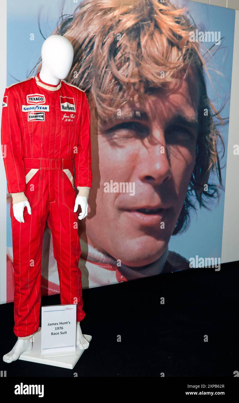 James Hunt's Racing suit, dans le garage 16, des International Pits, lors de la Silverstone Classic 2016 Banque D'Images