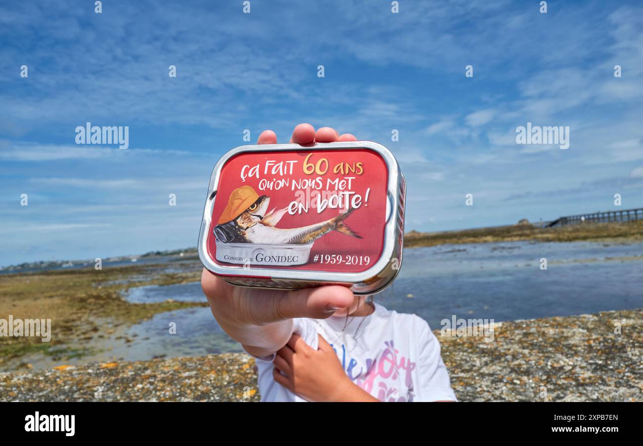 Boîte de sardine décorative édition spéciale, France produit par les Mouettes d'Arvor la dernière conserverie à poisson debout à Concarneau, France Banque D'Images